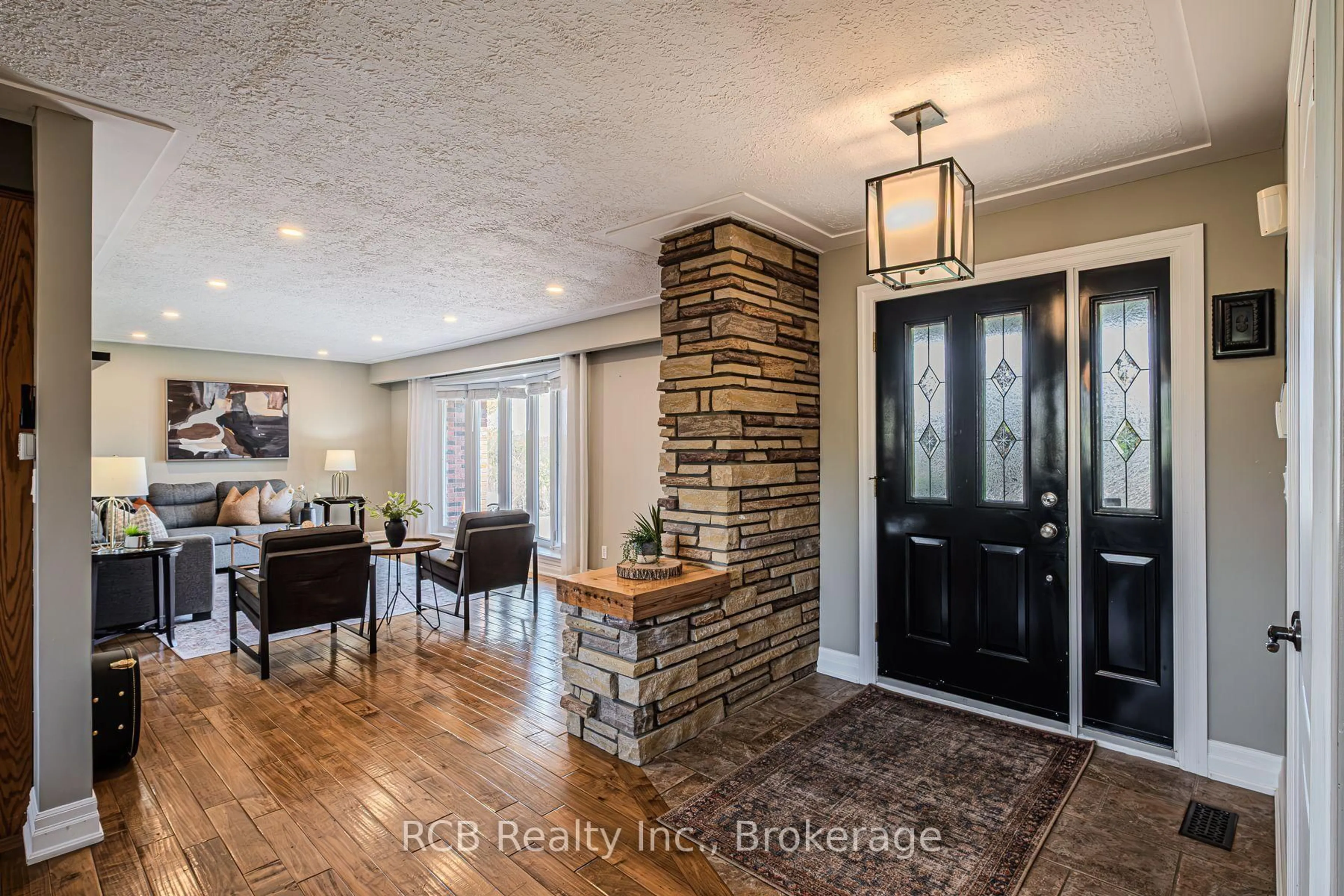 Indoor entryway for 253 Highway No 5 Highway, Brant Ontario N0E 1N0