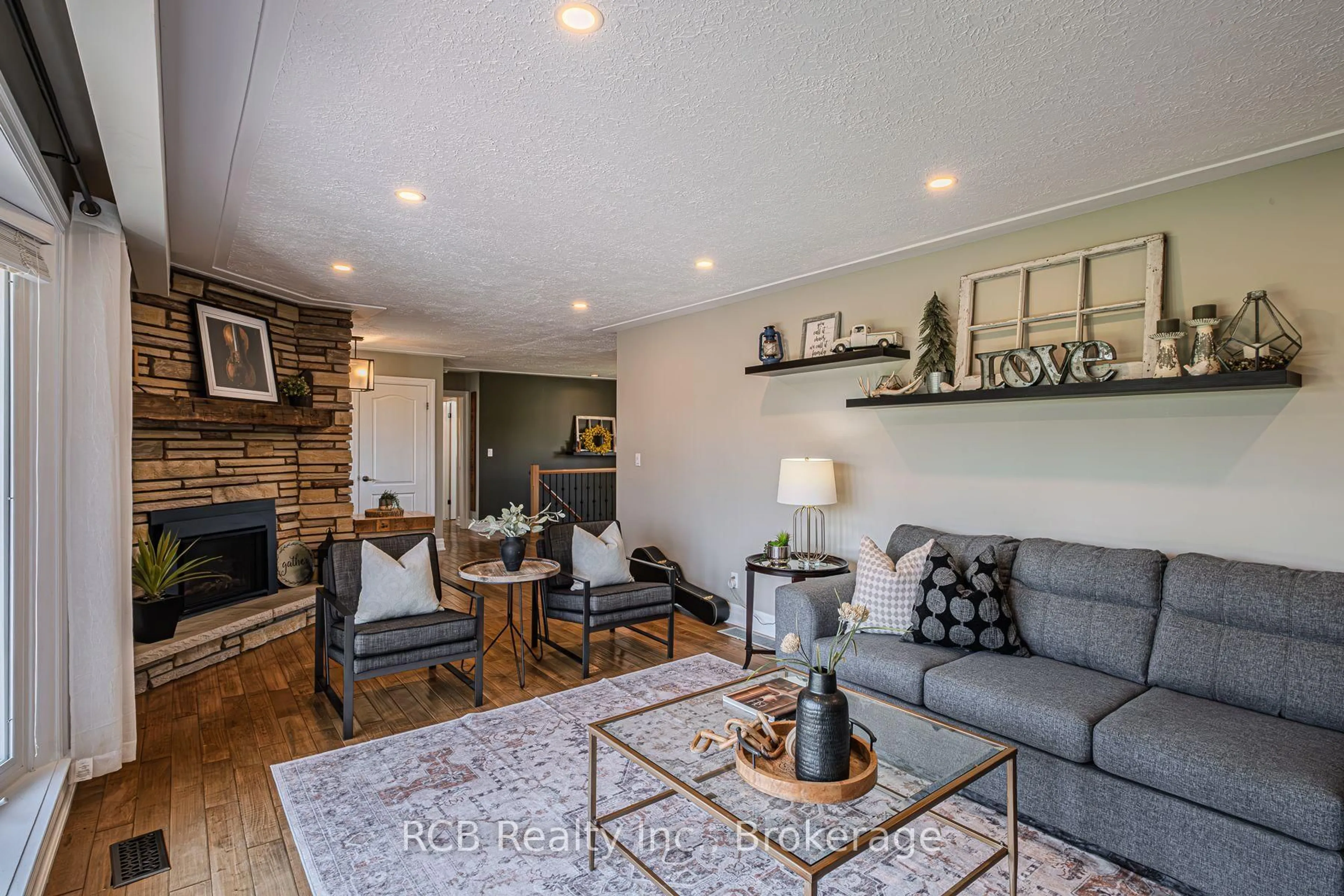 Living room with furniture, unknown for 253 Highway No 5 Highway, Brant Ontario N0E 1N0
