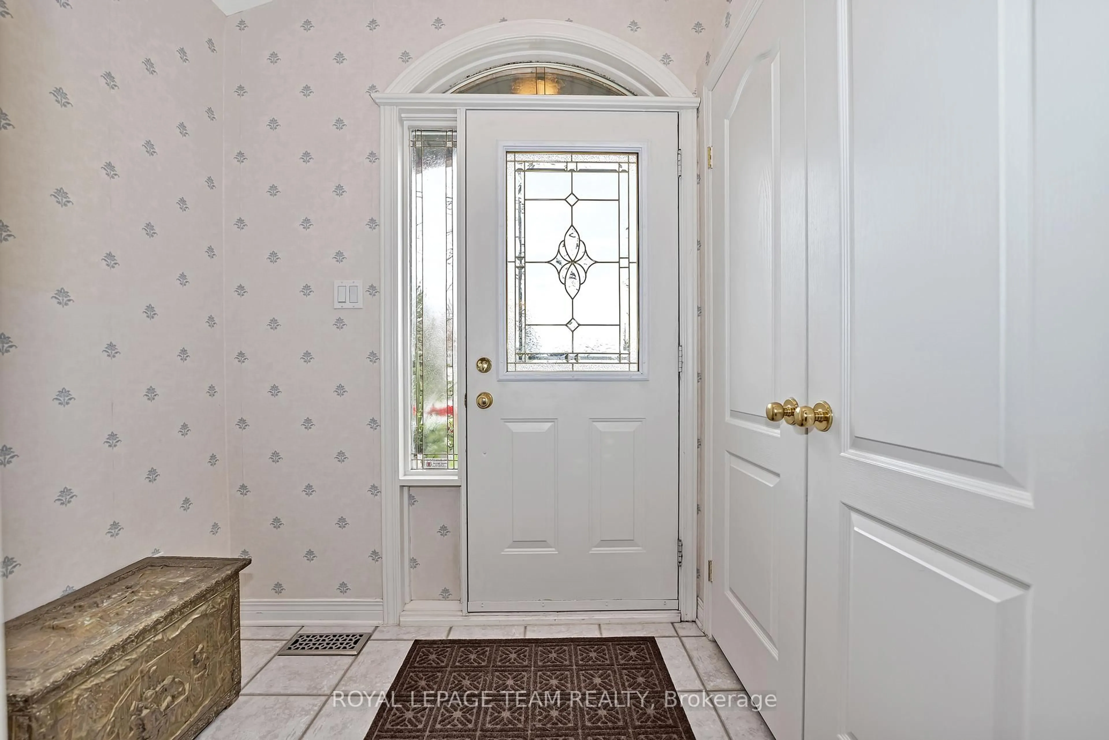 Indoor entryway for 2 Peregrine Cres, Kanata Ontario K2M 2T3