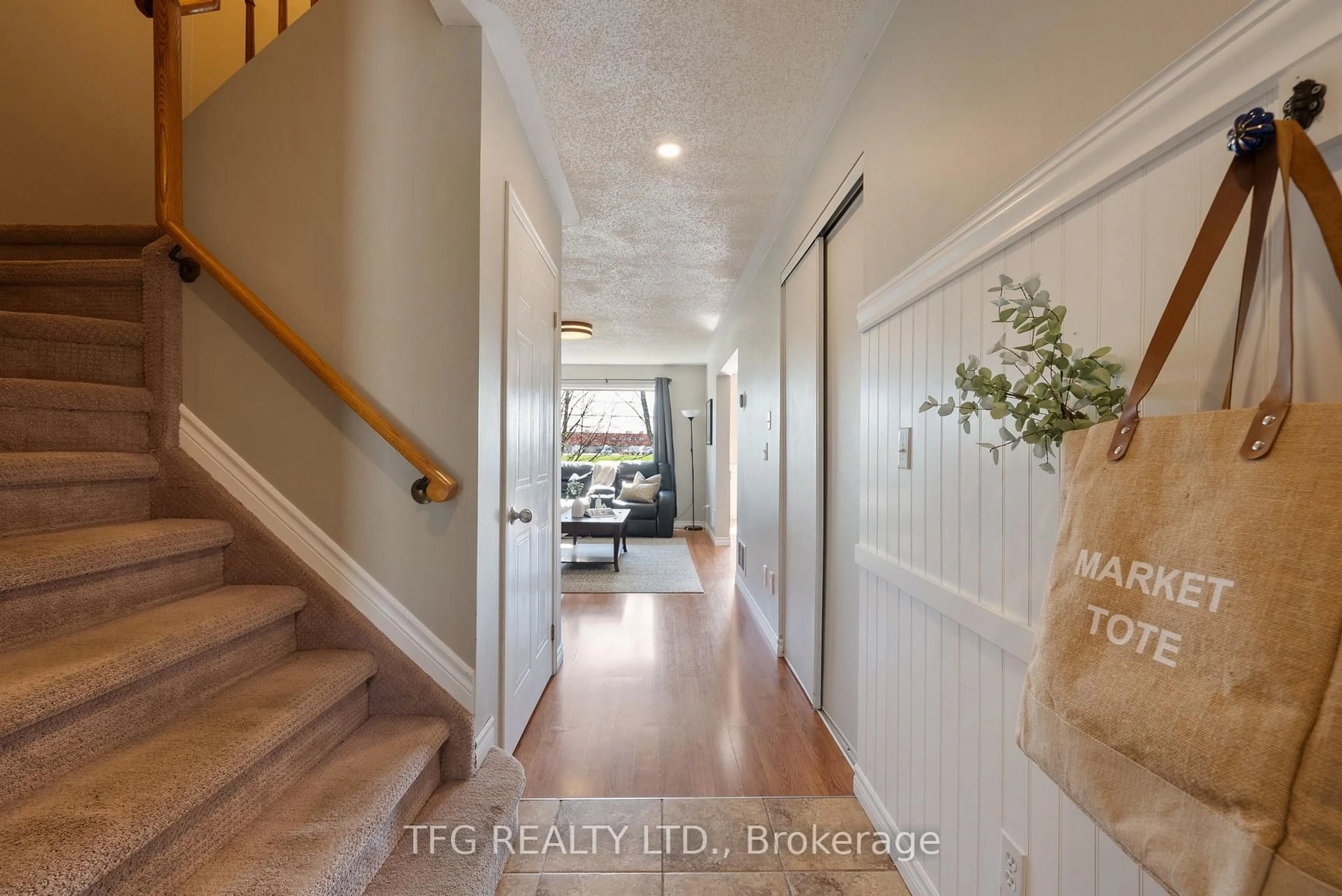 Indoor entryway for 535 Wilson Rd, Cobourg Ontario K9A 5P7