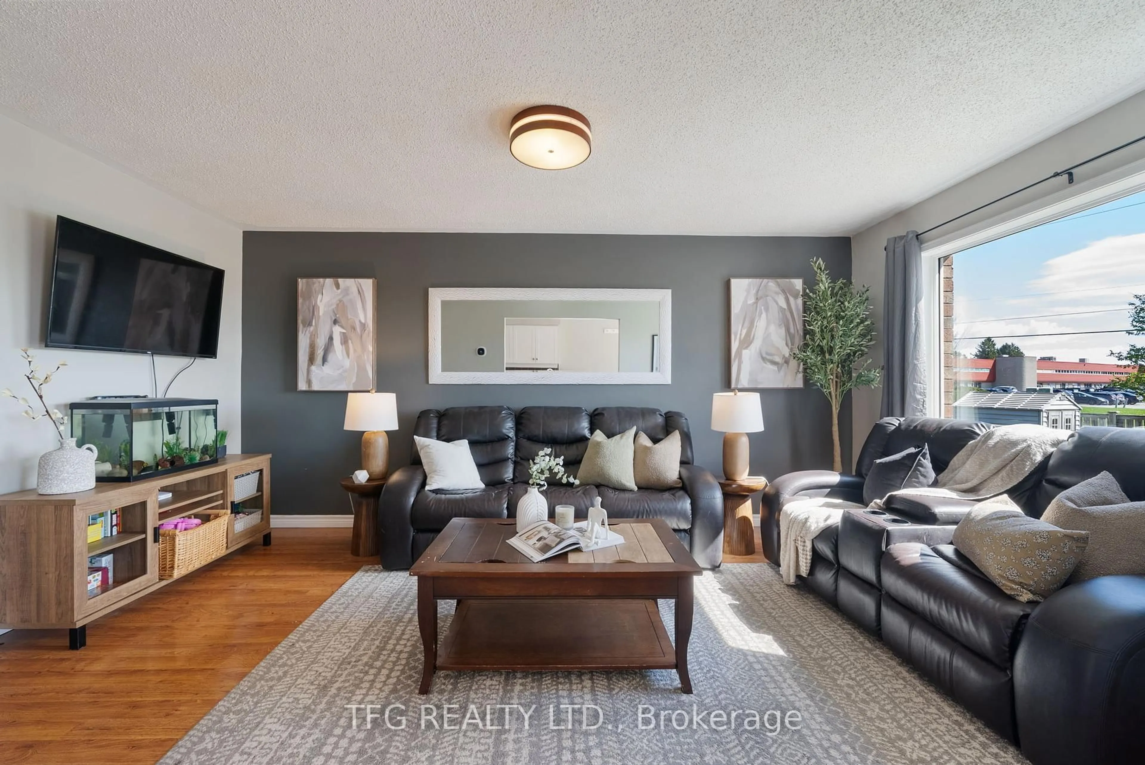 Living room with furniture, unknown for 535 Wilson Rd, Cobourg Ontario K9A 5P7