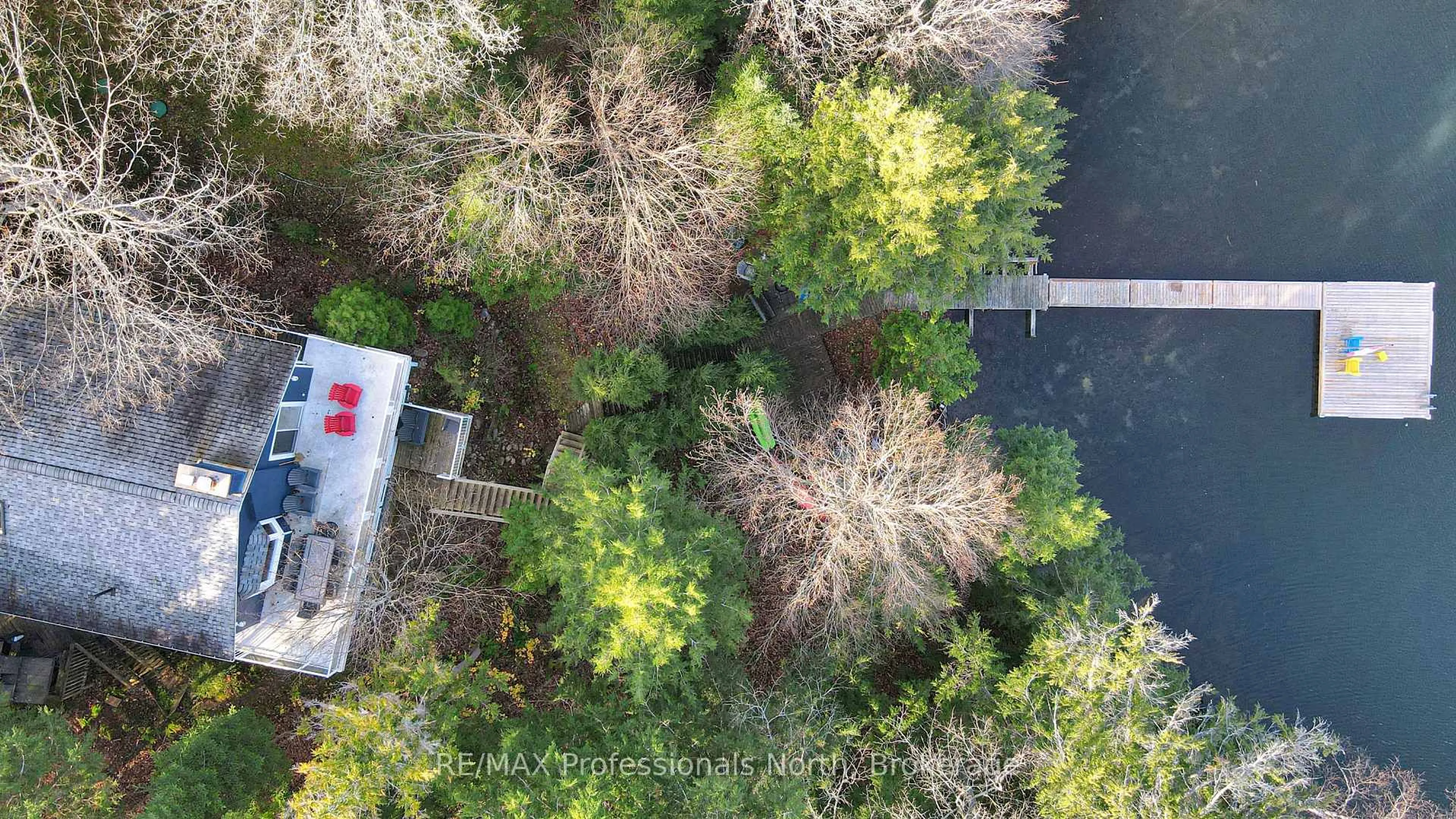 A pic from outside/outdoor area/front of a property/back of a property/a pic from drone, forest/trees view for 1171 STRAGGLE LAKE Dr, Dysart et al Ontario K0L 1M1