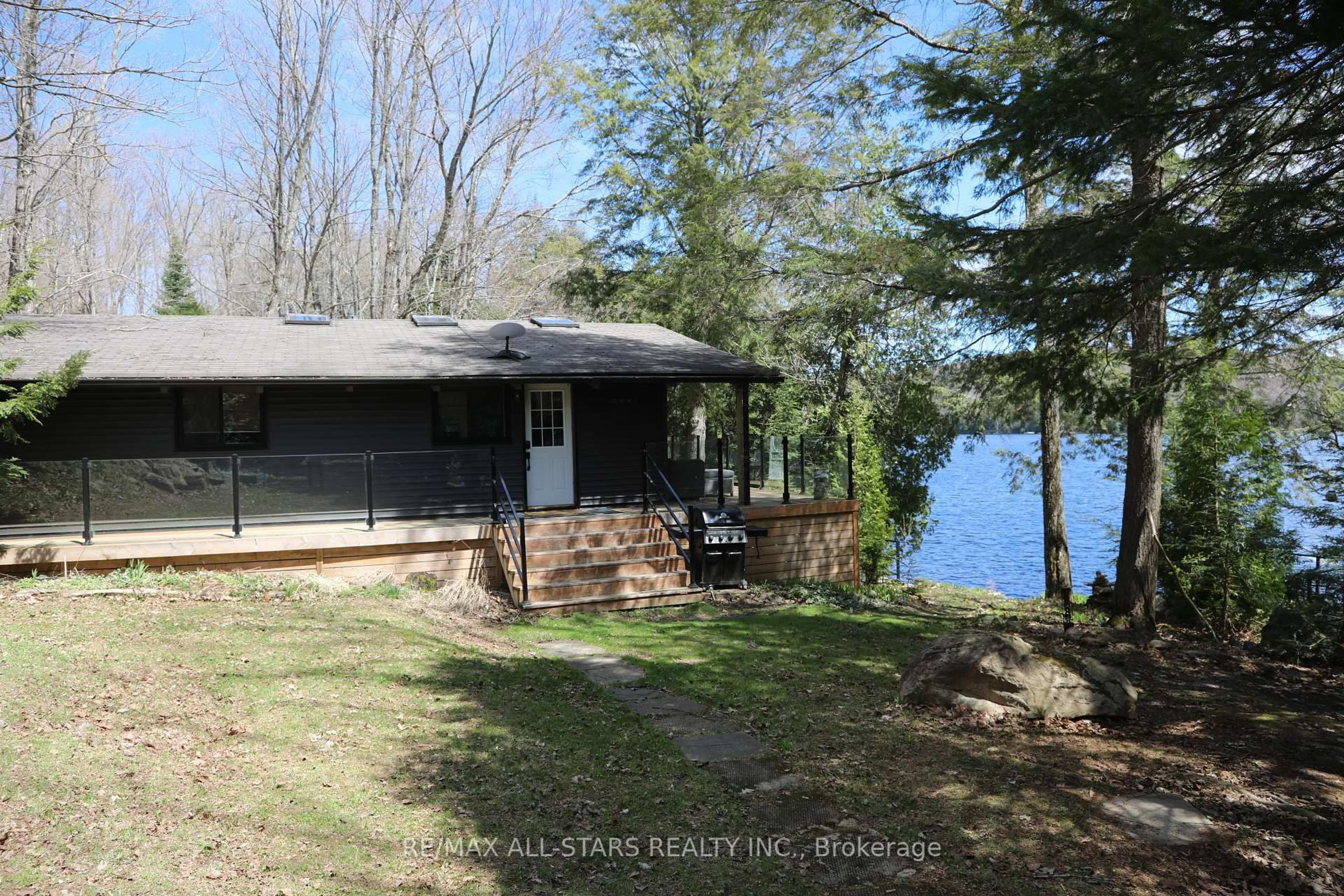 A pic from outside/outdoor area/front of a property/back of a property/a pic from drone, water/lake/river/ocean view for 1008 Rolland Dr, Dysart et al Ontario K0M 1S0