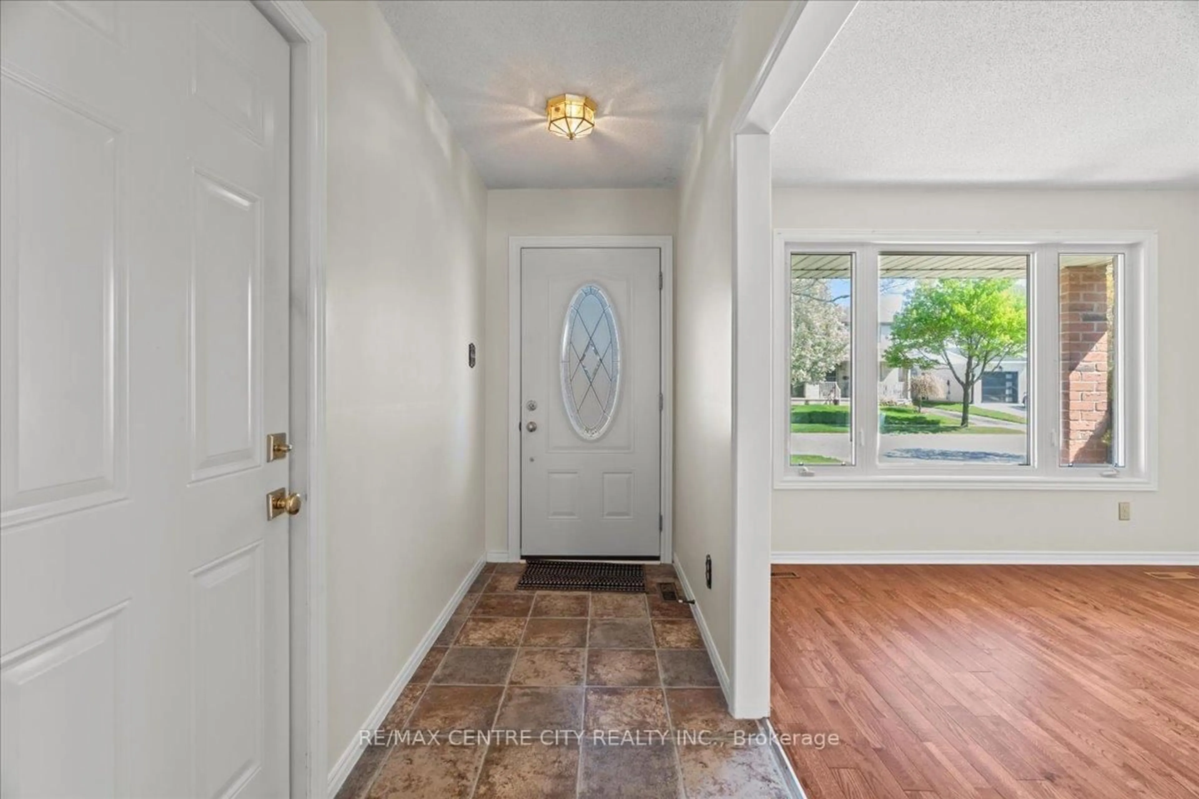 Indoor entryway for 91 Josselyn Dr, London South Ontario N6E 3V6