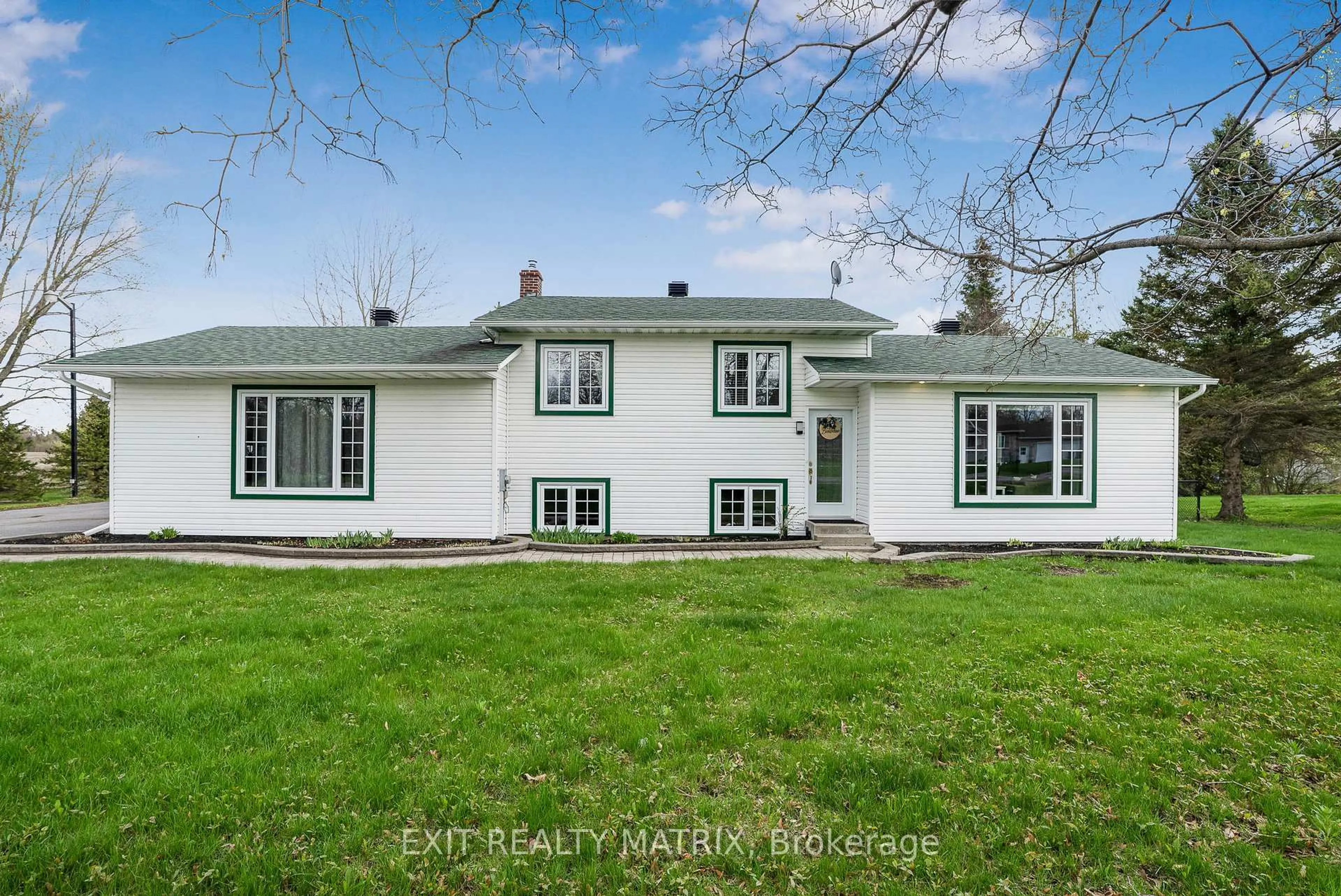 A pic from outside/outdoor area/front of a property/back of a property/a pic from drone, unknown for 4731 COUNTY RD 14 Rd, East Hawkesbury Ontario K0B 1P0