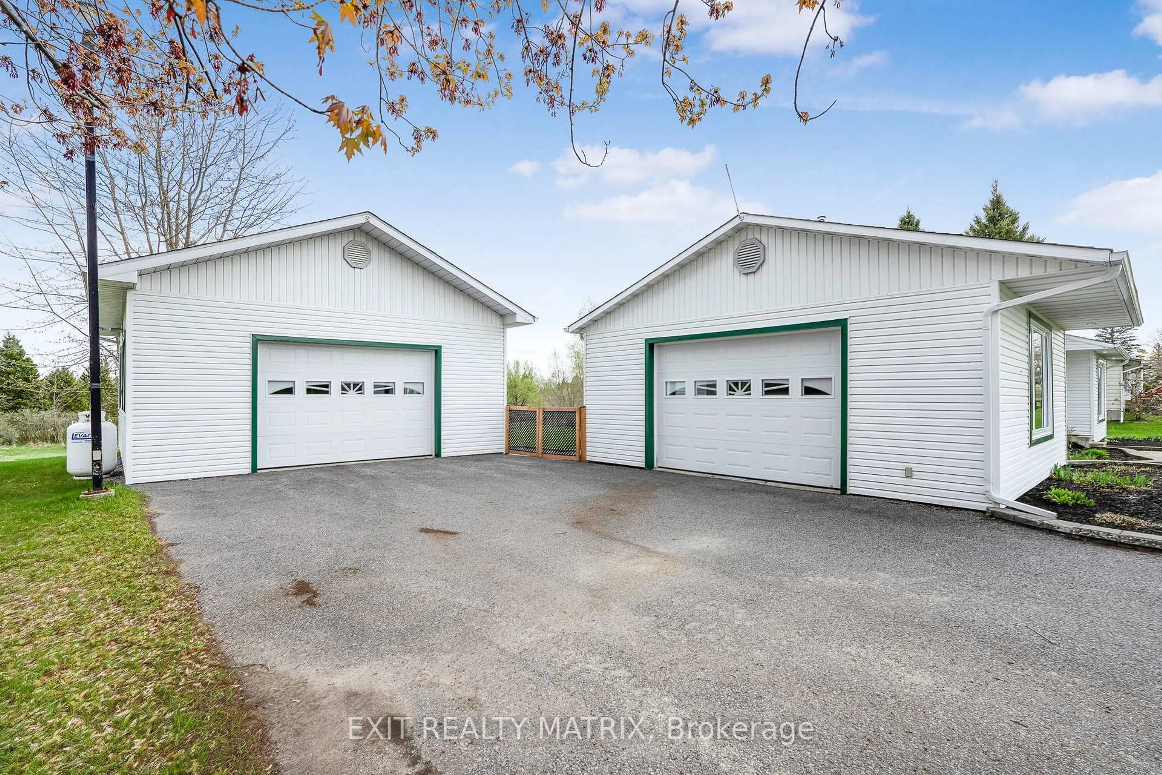 Indoor garage for 4731 COUNTY RD 14 Rd, East Hawkesbury Ontario K0B 1P0