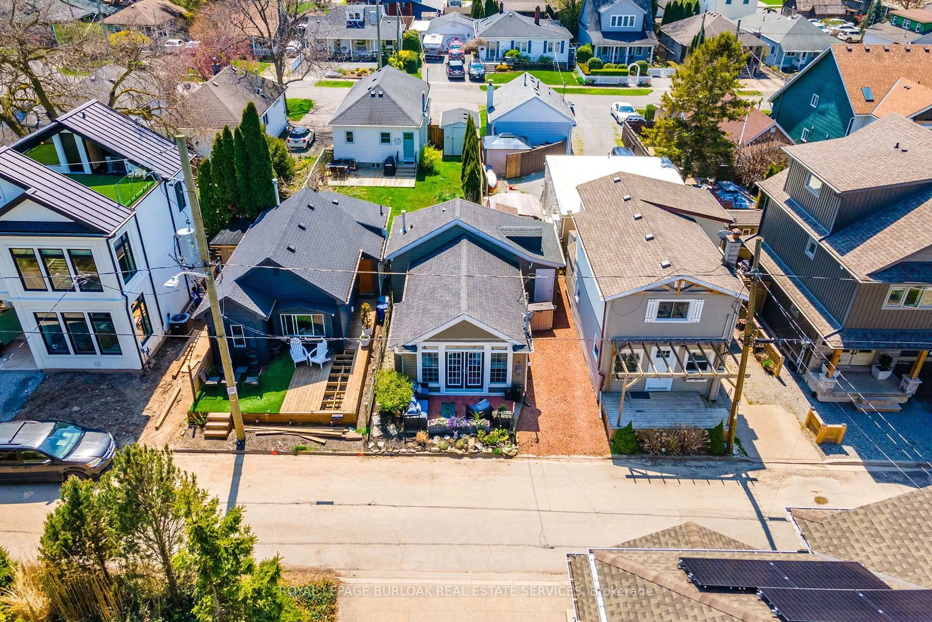 A pic from outside/outdoor area/front of a property/back of a property/a pic from drone, street for 19 Considine Ave, St. Catharines Ontario L2N 5K1