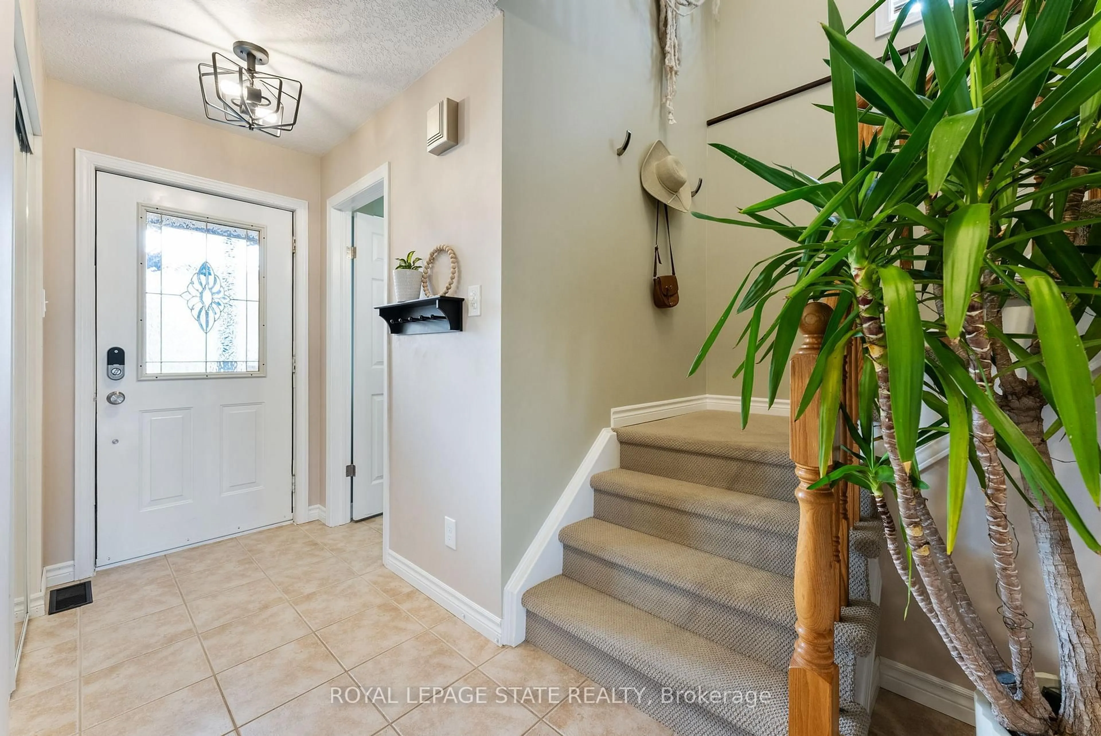 Indoor entryway for 126 Cranbrook St, Kitchener Ontario N2P 2W4
