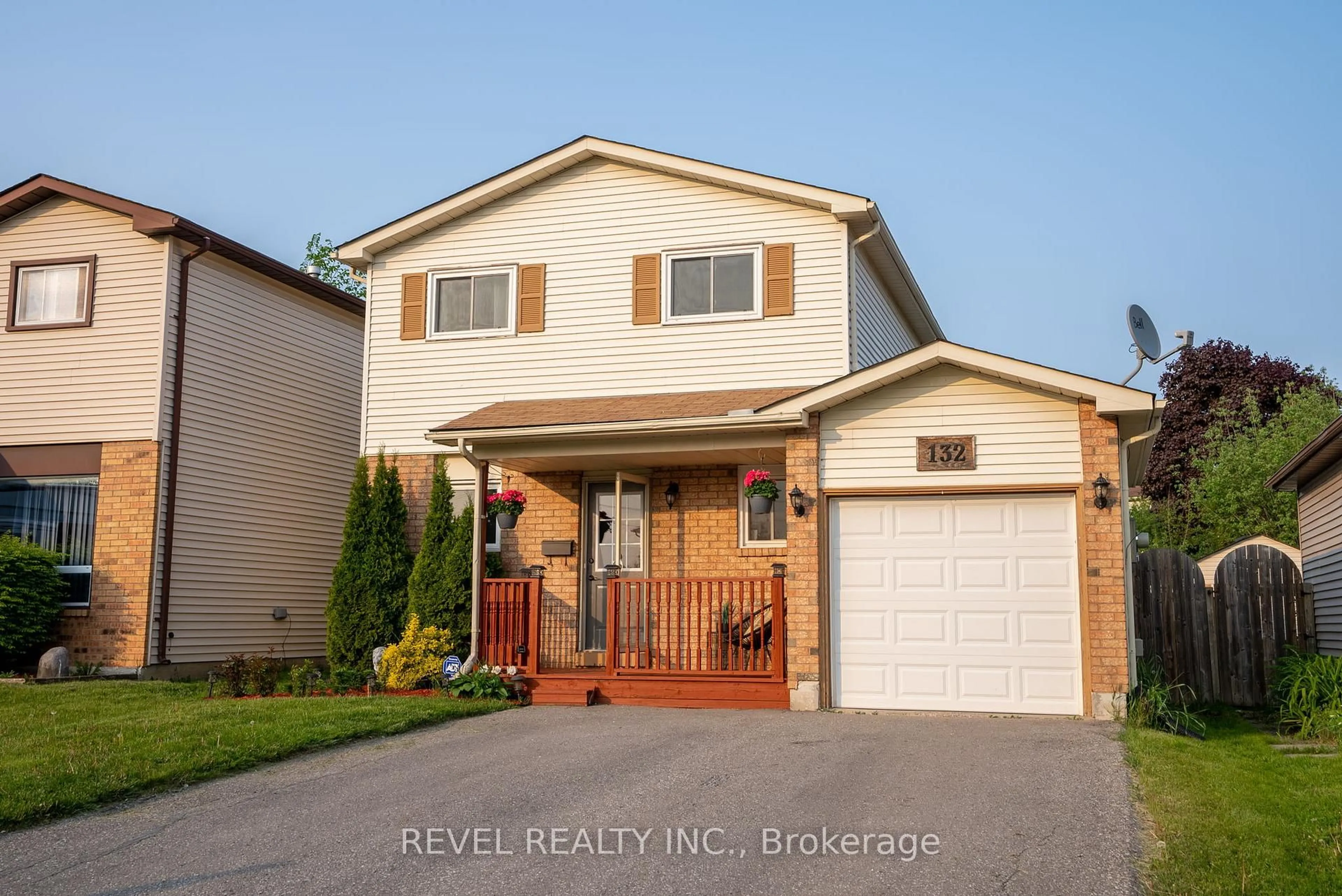 Home with vinyl exterior material, street for 132 Peacock Blvd, Port Hope Ontario L1A 4G2
