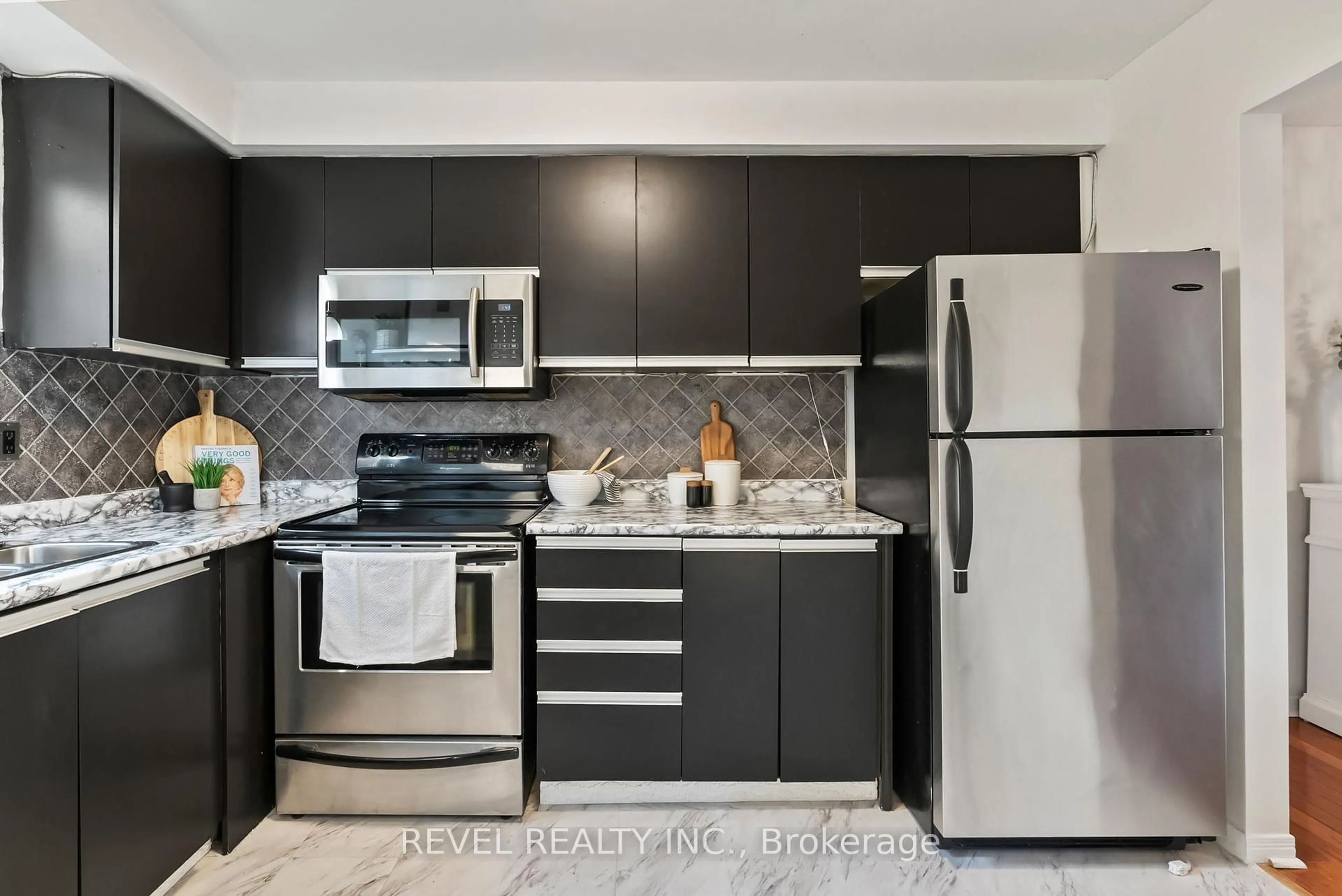 Standard kitchen, ceramic/tile floor for 132 Peacock Blvd, Port Hope Ontario L1A 4G2