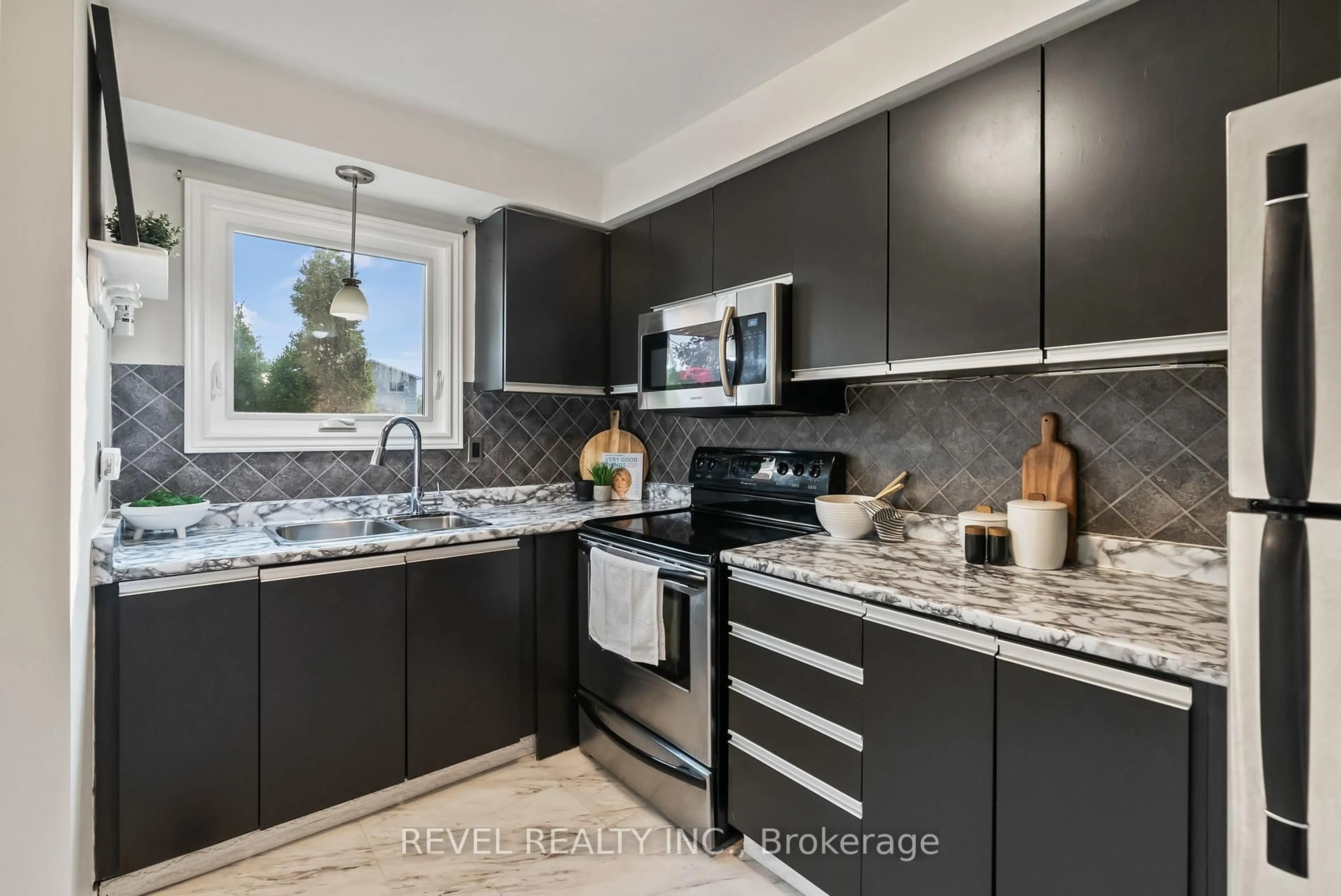 Open concept kitchen, unknown for 132 Peacock Blvd, Port Hope Ontario L1A 4G2