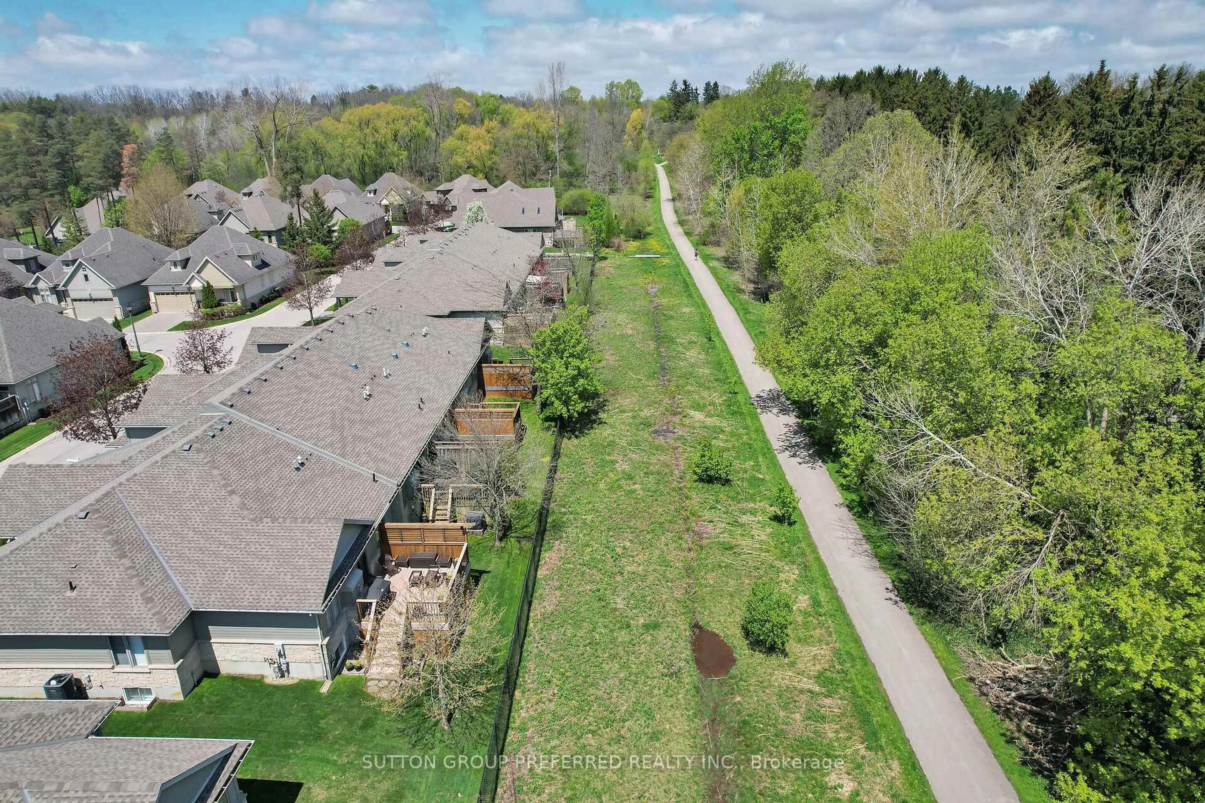 A pic from outside/outdoor area/front of a property/back of a property/a pic from drone, unknown for 124 North Centre Rd #26, London North Ontario N5X 4R3