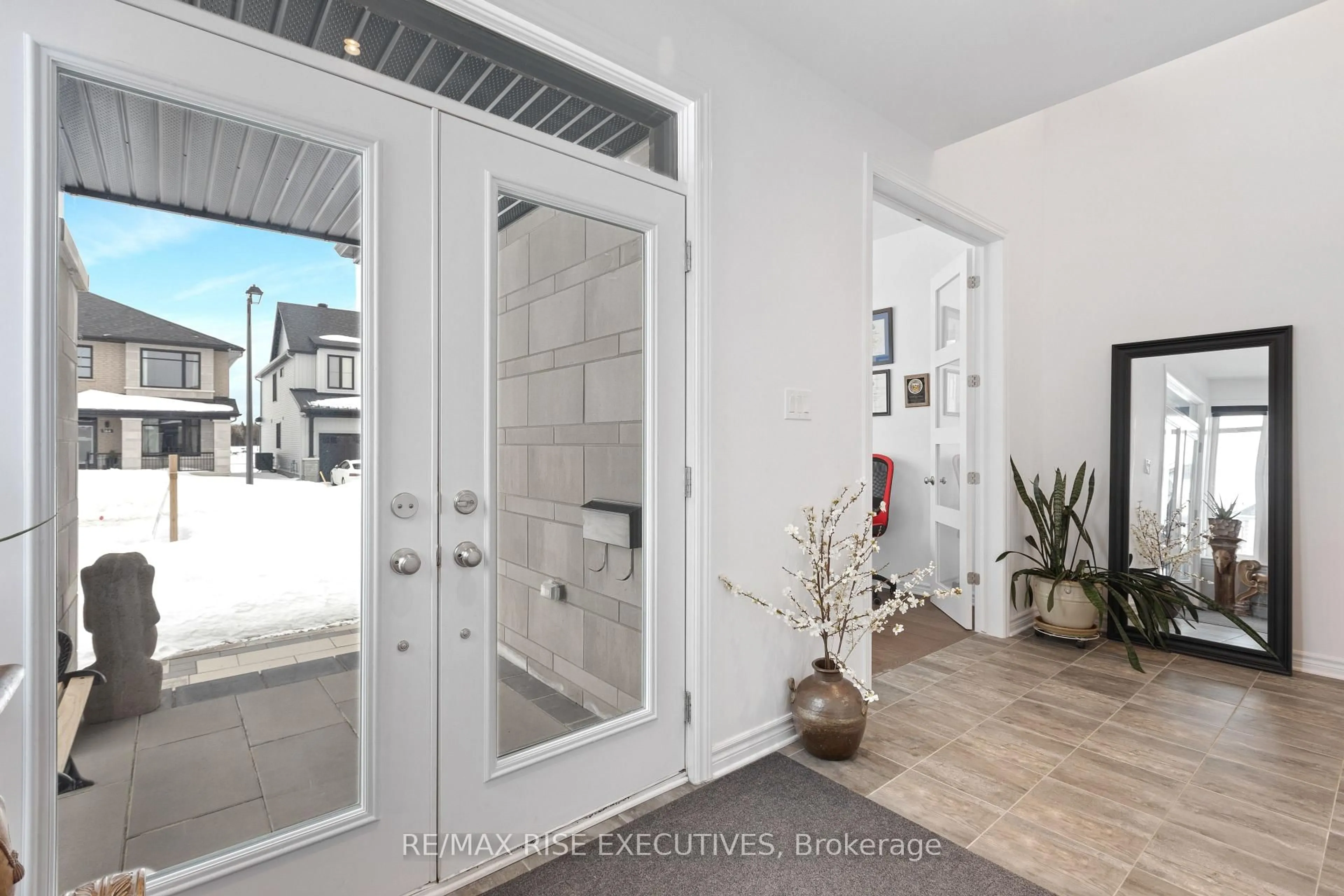 Indoor entryway for 165 Finsbury Ave, Stittsville Ontario K2S 2P5