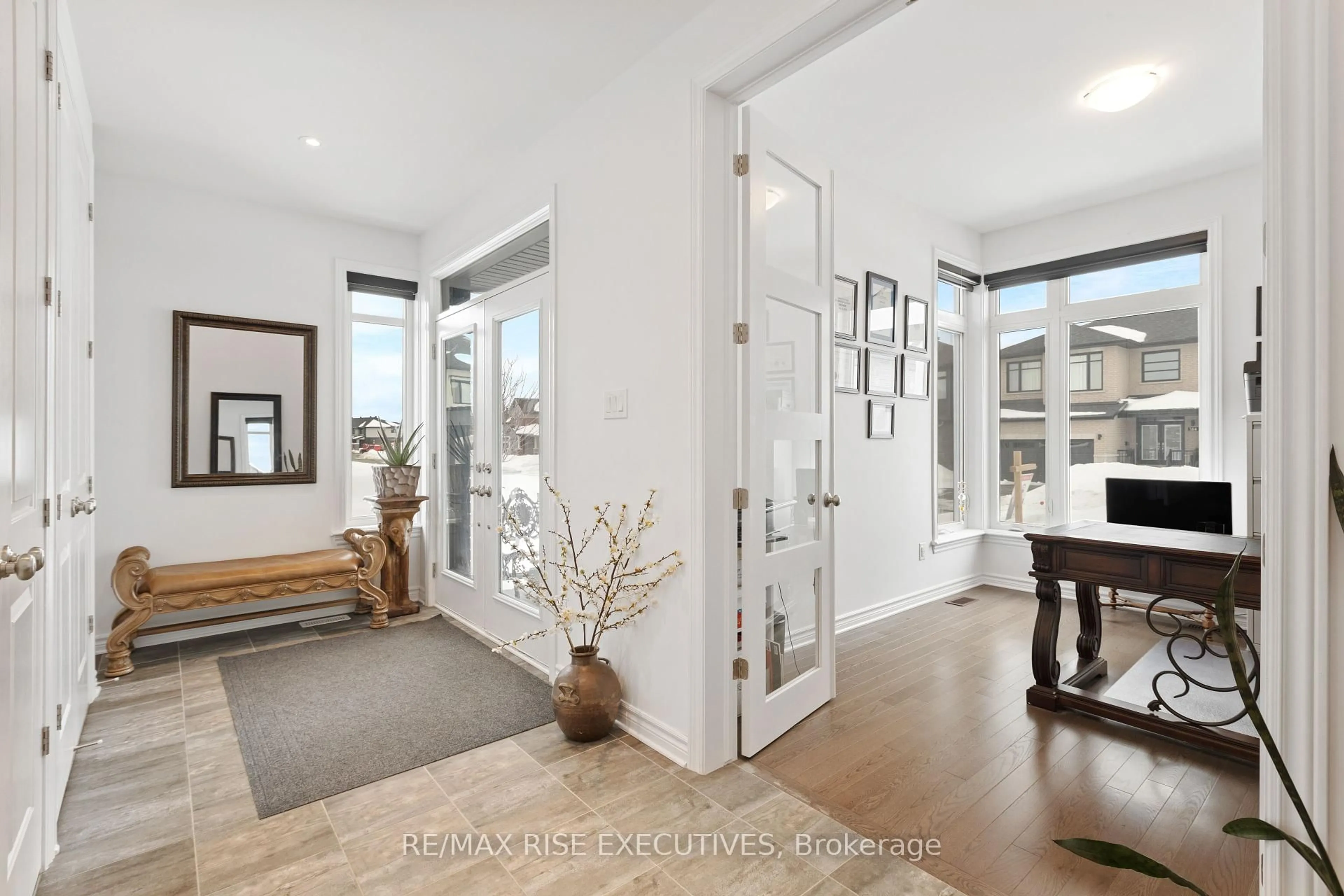 Indoor entryway for 165 Finsbury Ave, Stittsville Ontario K2S 2P5