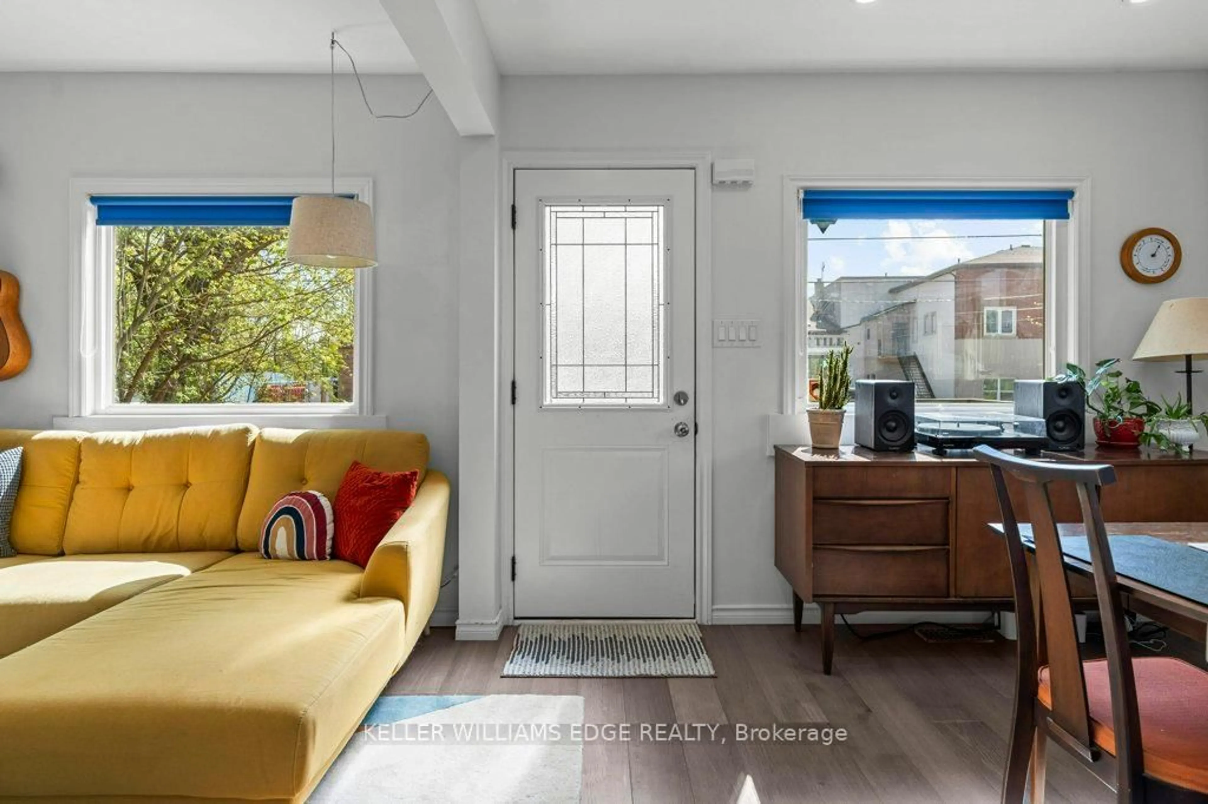 Indoor entryway for 43 Page St, St. Catharines Ontario L2R 4A6