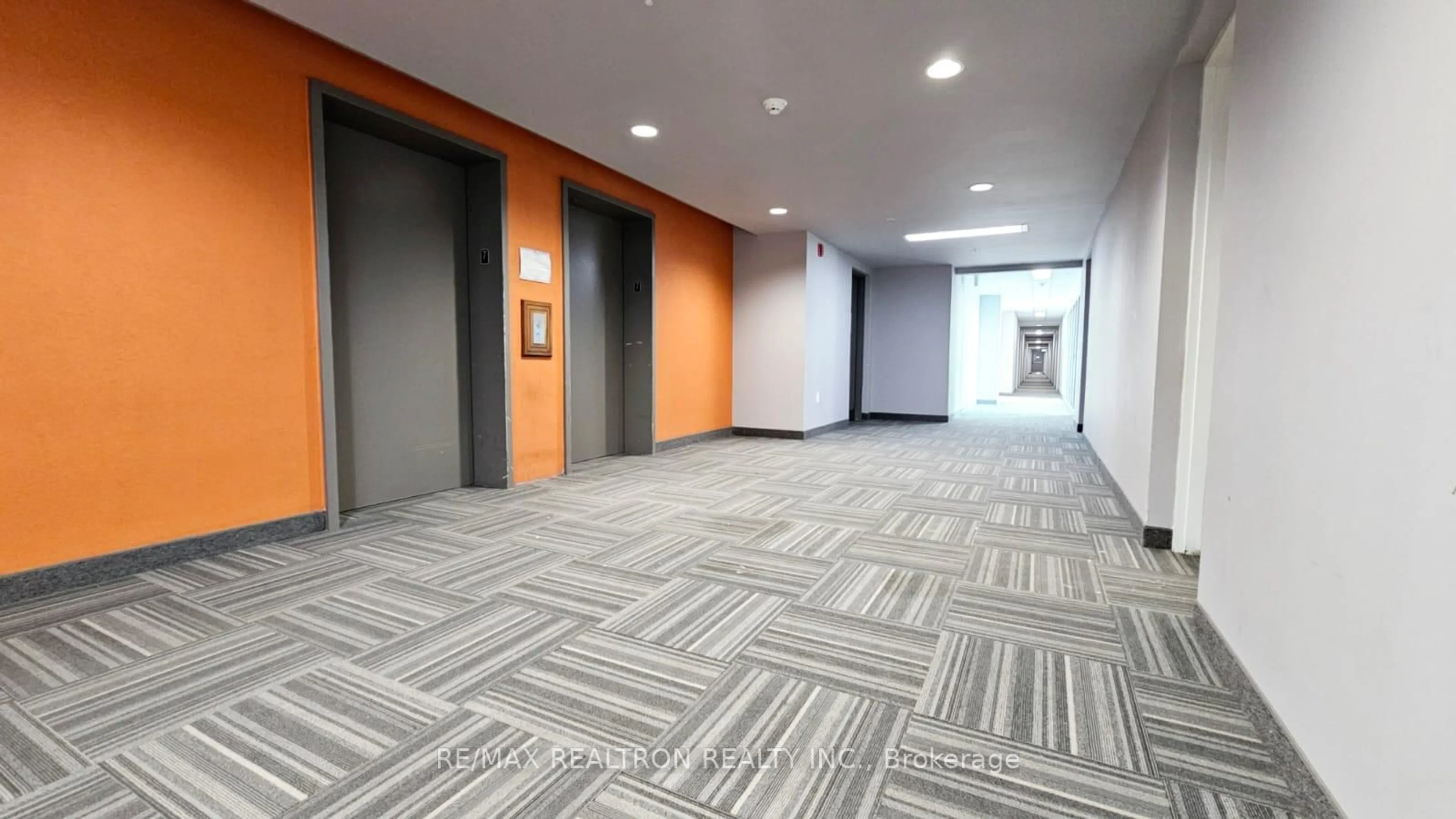 Indoor foyer for 280 Lester St #719, Waterloo Ontario N2L 3W5