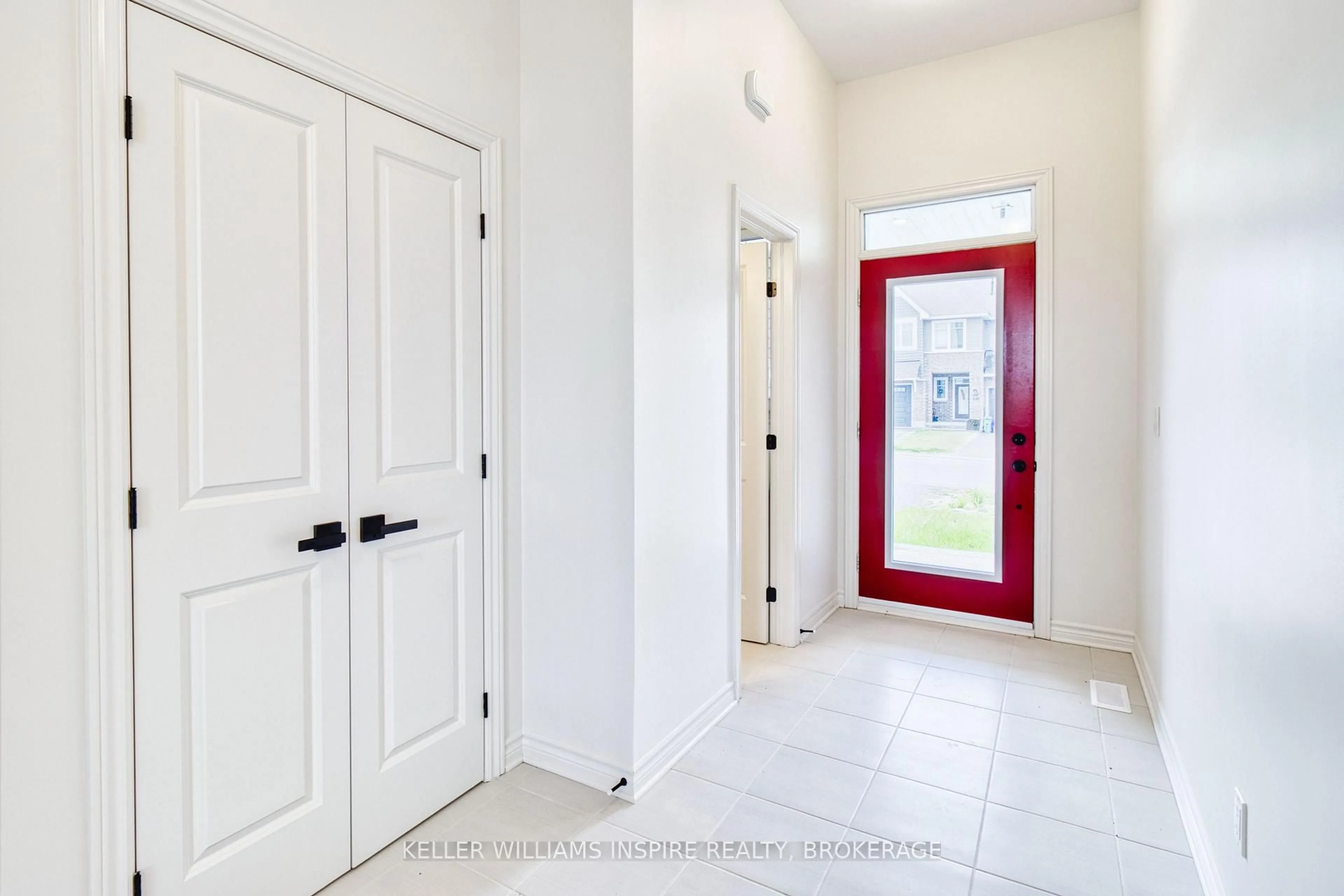 Indoor entryway for 1511 Scarlet St, Kingston Ontario K7K 0H7