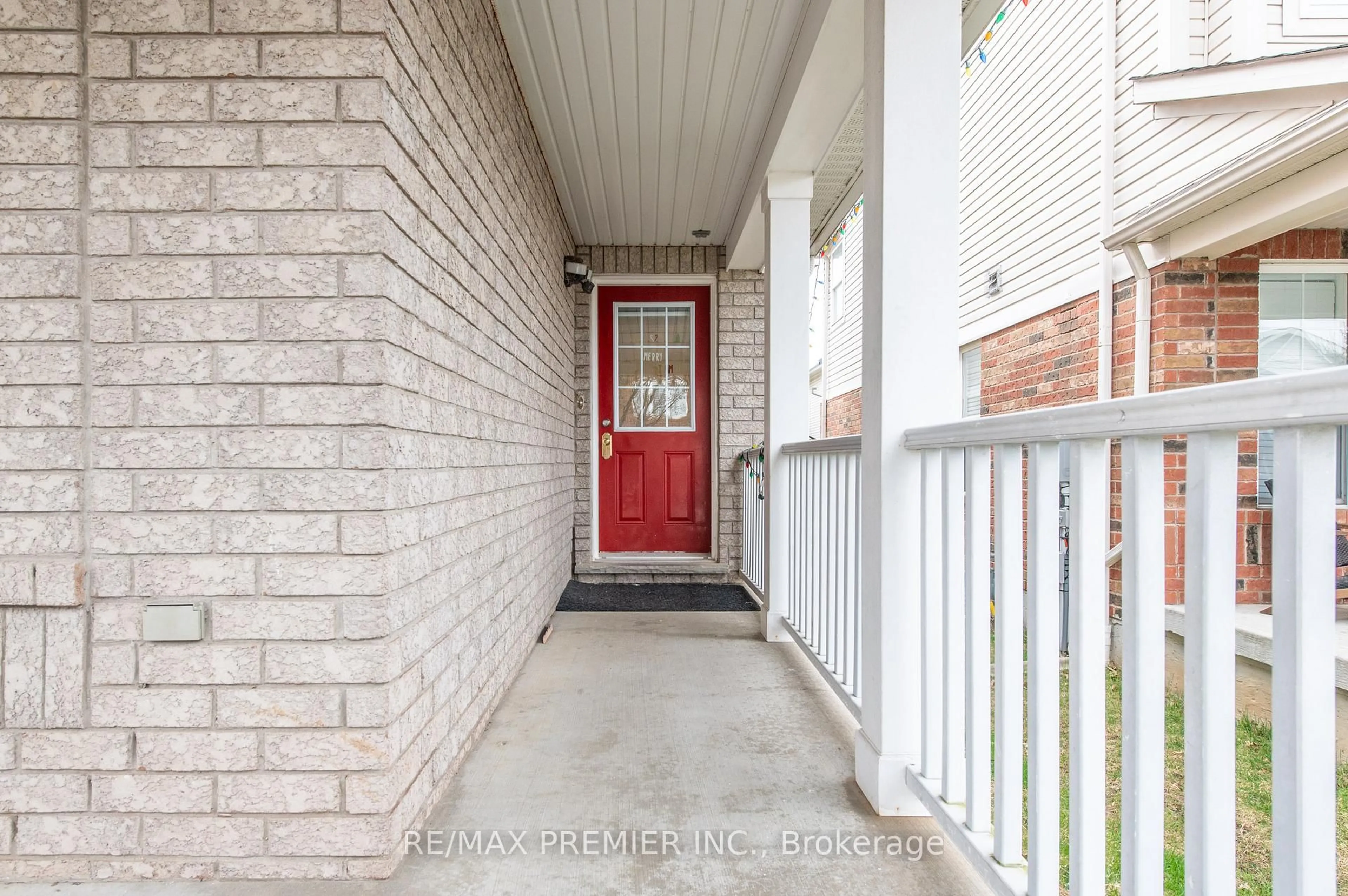 Indoor entryway for 215 Garth Massey Dr, Cambridge Ontario N1T 2G4