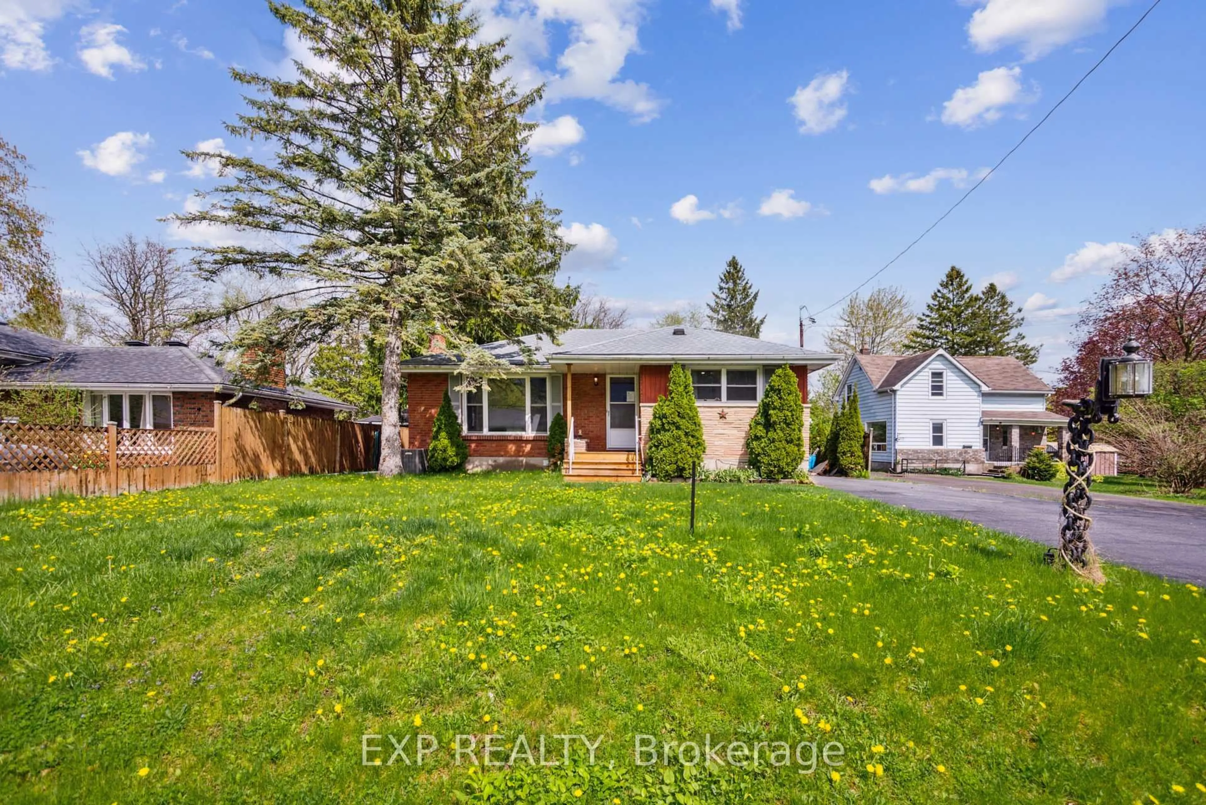 A pic from outside/outdoor area/front of a property/back of a property/a pic from drone, street for 97 Gilbert St, Belleville Ontario K8P 3H1