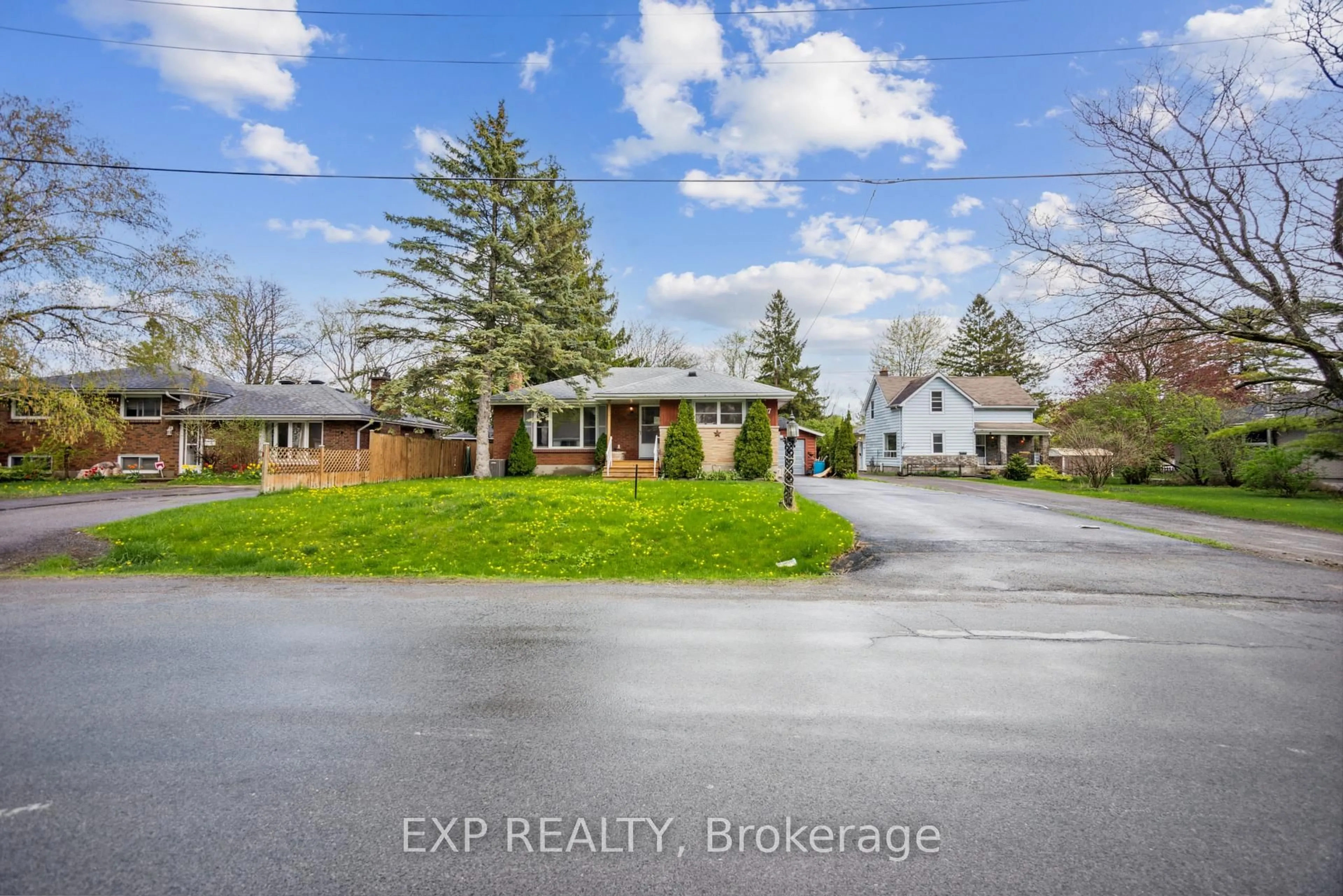 A pic from outside/outdoor area/front of a property/back of a property/a pic from drone, street for 97 Gilbert St, Belleville Ontario K8P 3H1