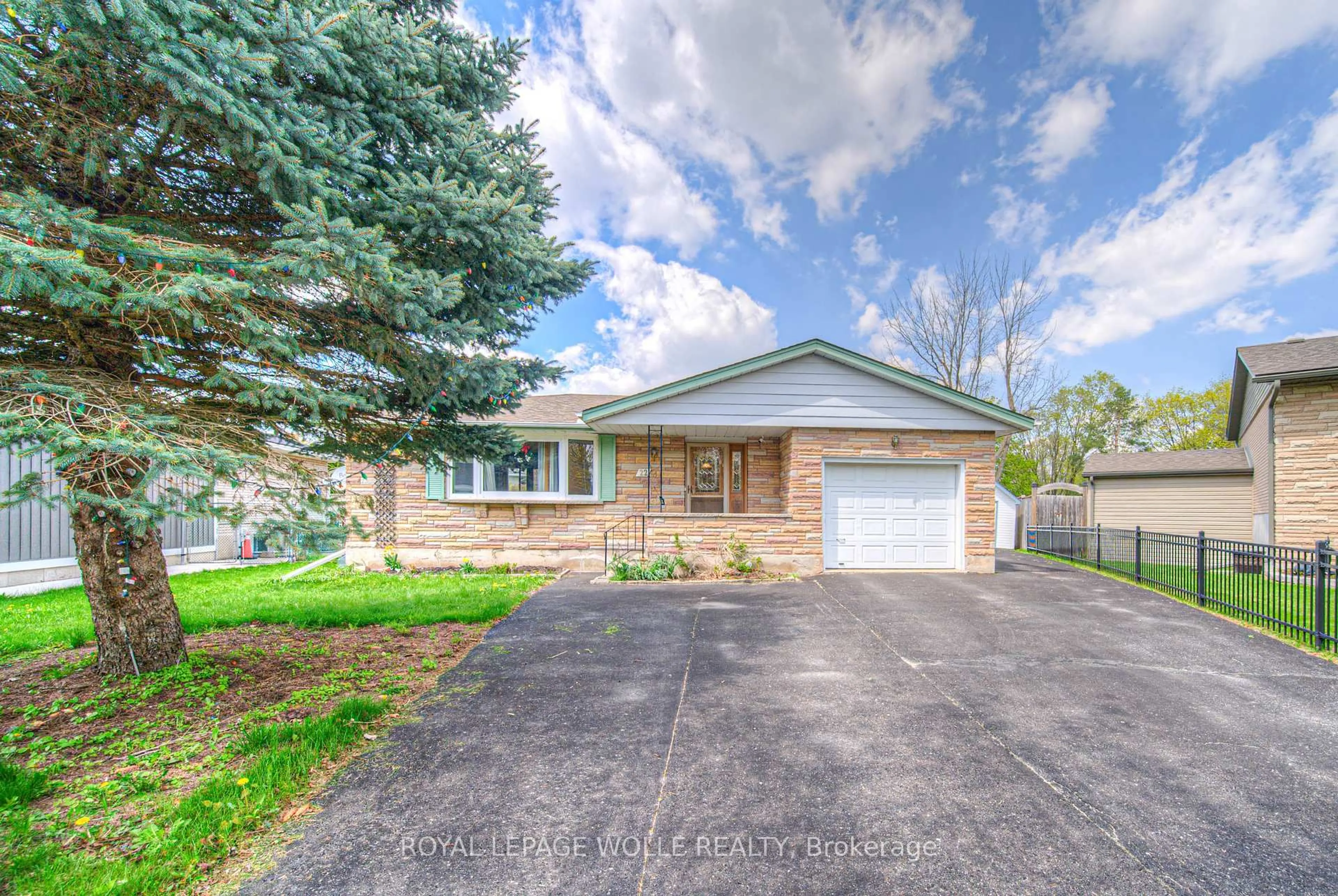 Home with brick exterior material, street for 22 Hampton Pl, Kitchener Ontario N2B 2S3