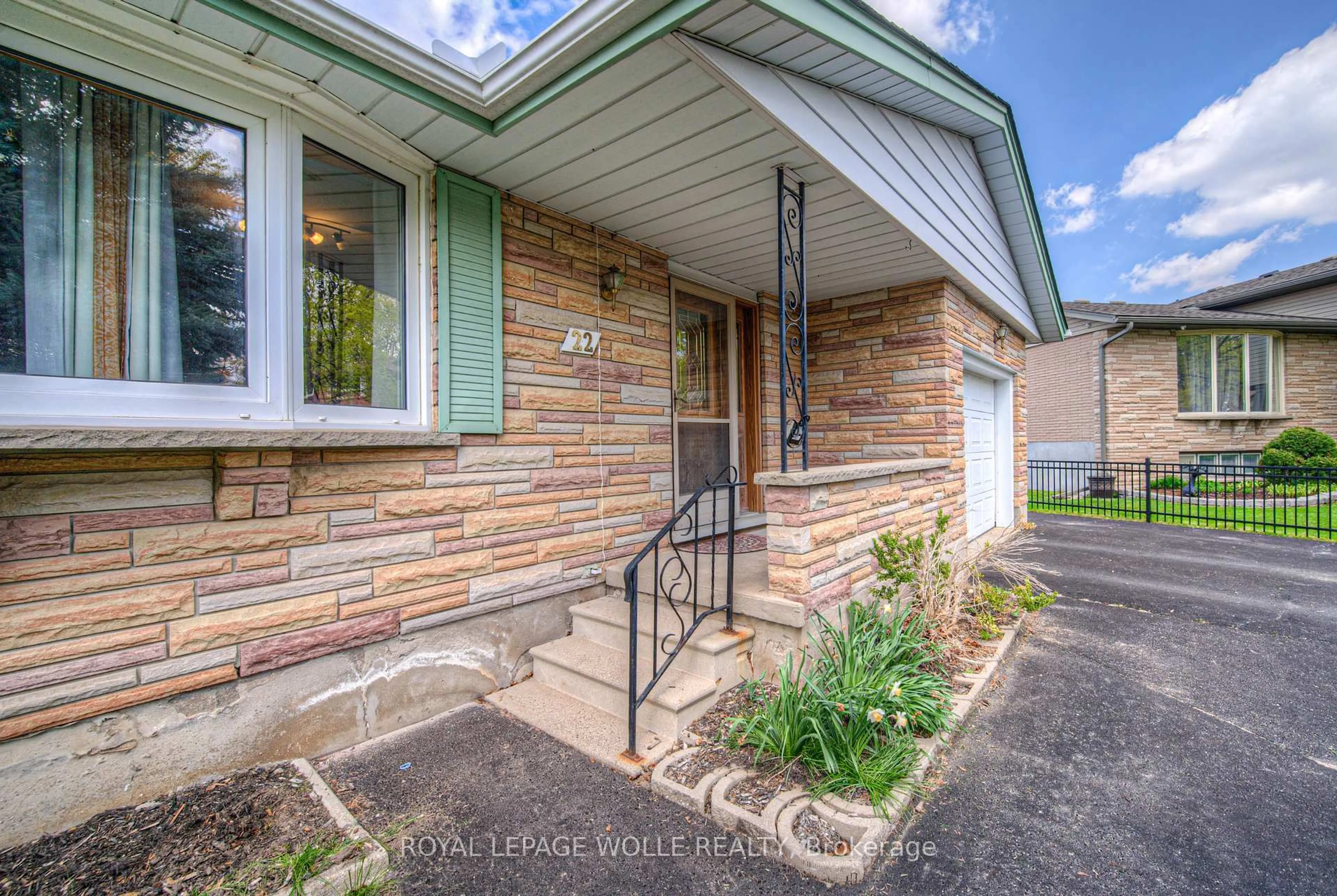 Home with brick exterior material, street for 22 Hampton Pl, Kitchener Ontario N2B 2S3