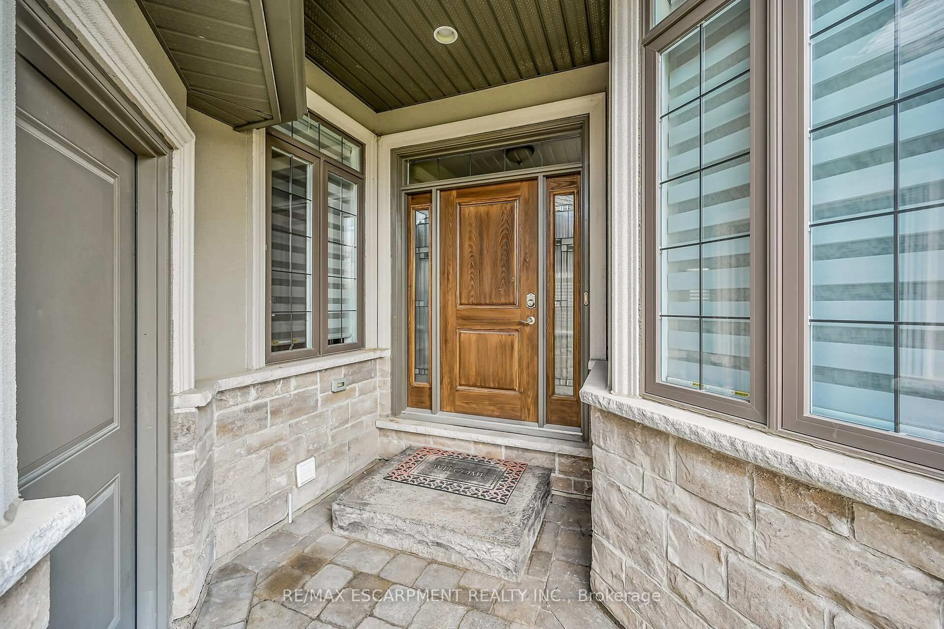 Indoor entryway for 247 Munnoch Blvd #24, Woodstock Ontario N4T 0K2