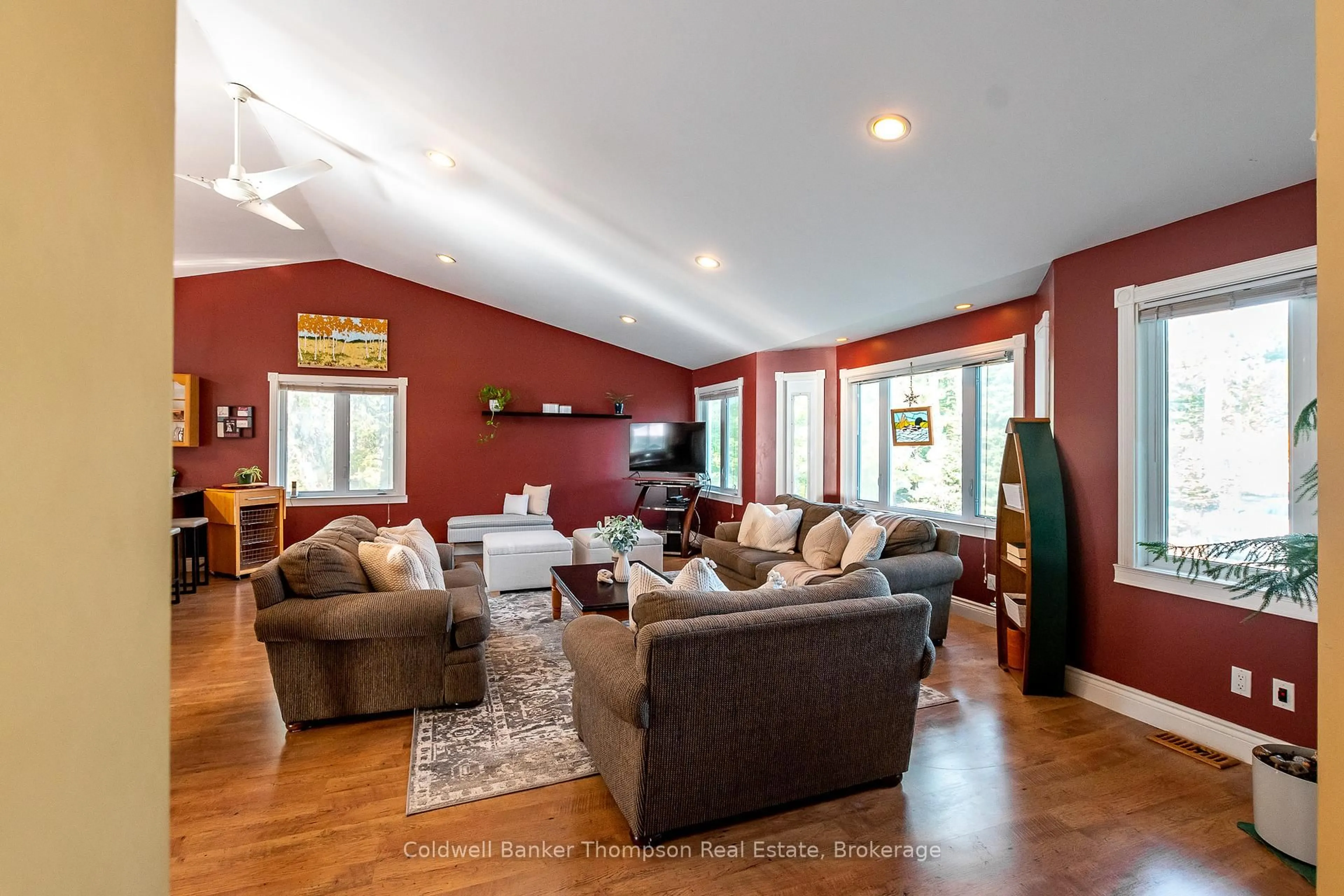 Living room with furniture, unknown for 4237 RAVENSCLIFFE Rd, Huntsville Ontario P1H 2J2