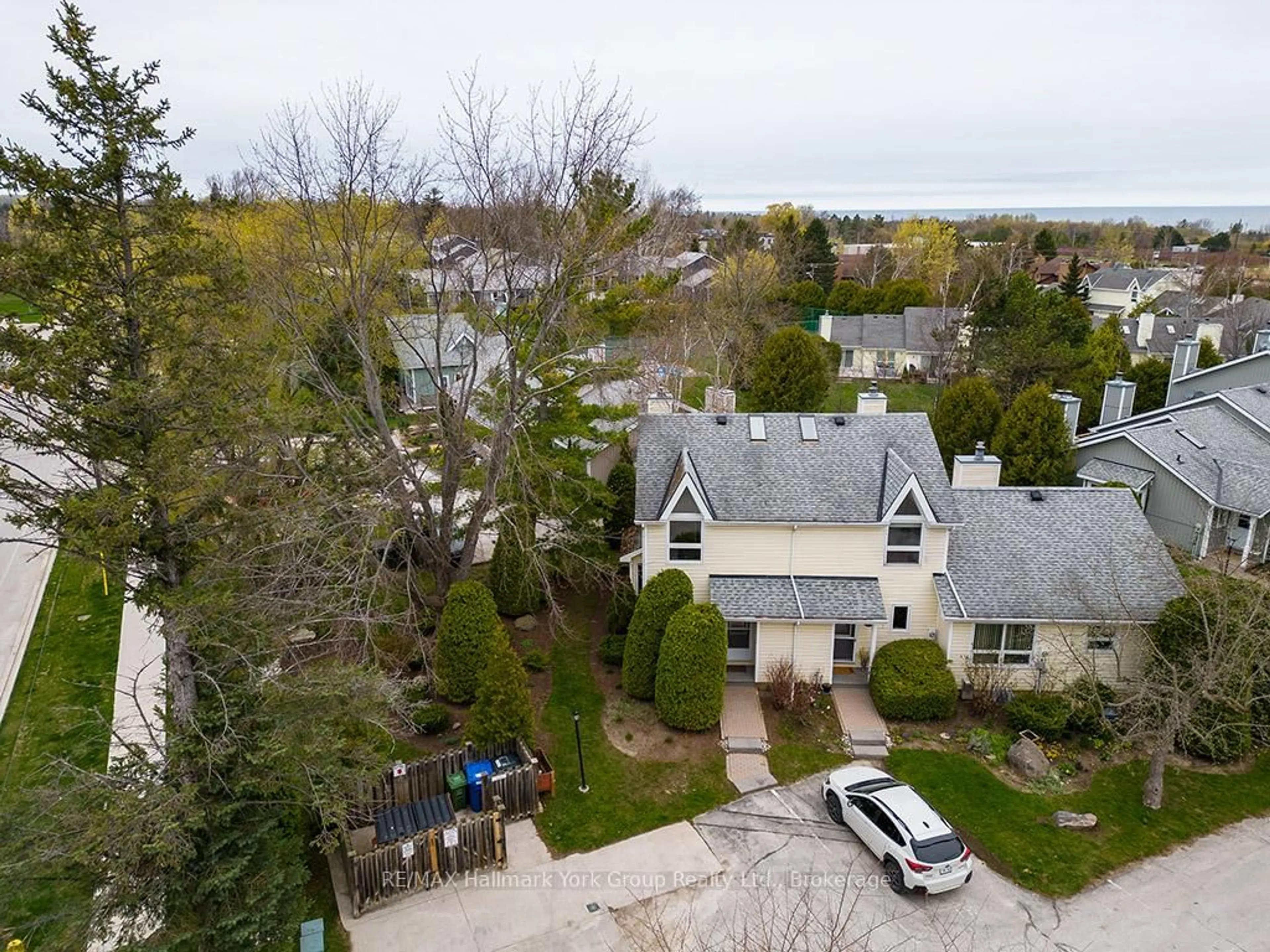 A pic from outside/outdoor area/front of a property/back of a property/a pic from drone, street for 56 ALICE St #18, Blue Mountains Ontario N0H 2P0