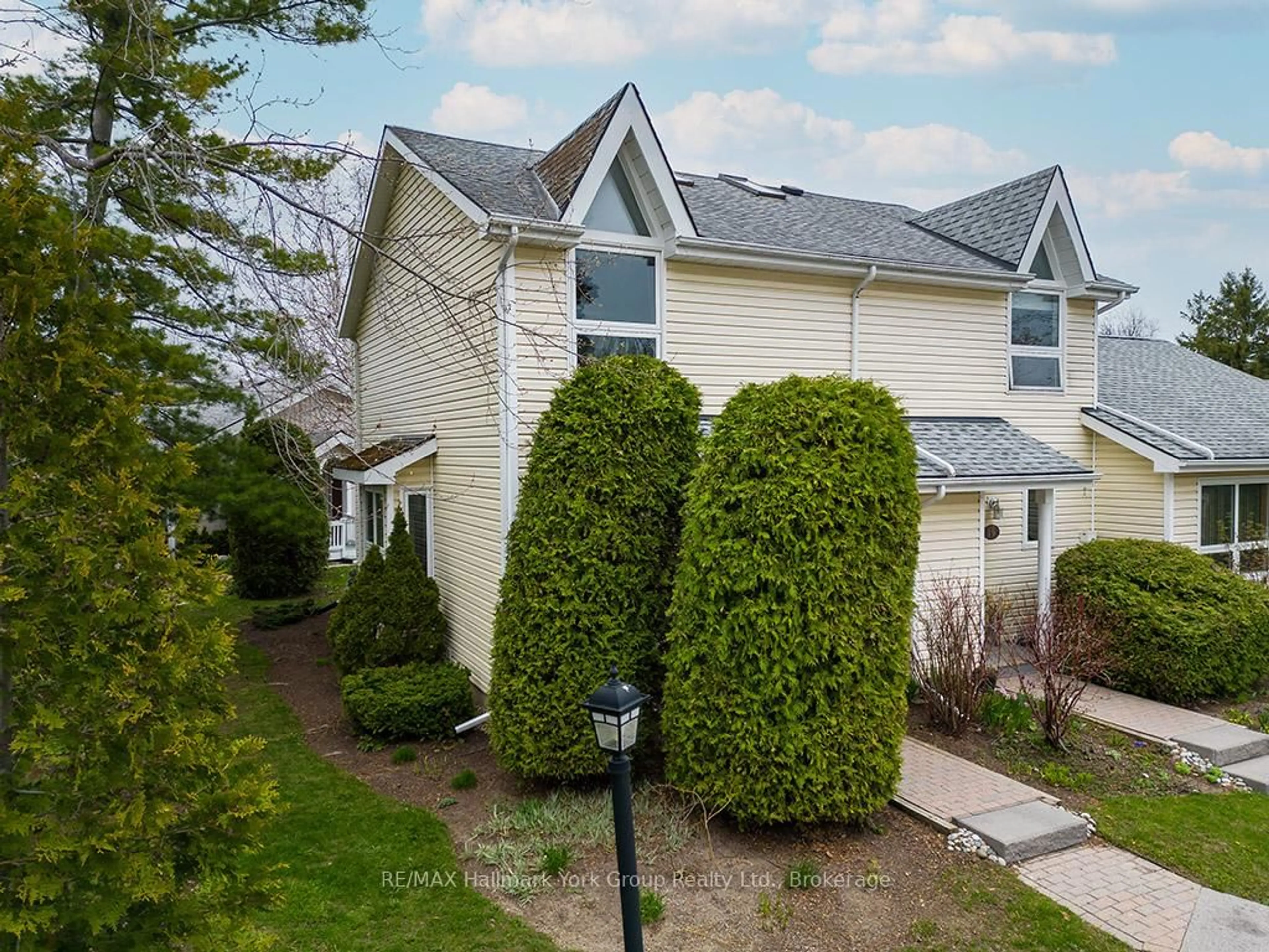 A pic from outside/outdoor area/front of a property/back of a property/a pic from drone, street for 56 ALICE St #18, Blue Mountains Ontario N0H 2P0