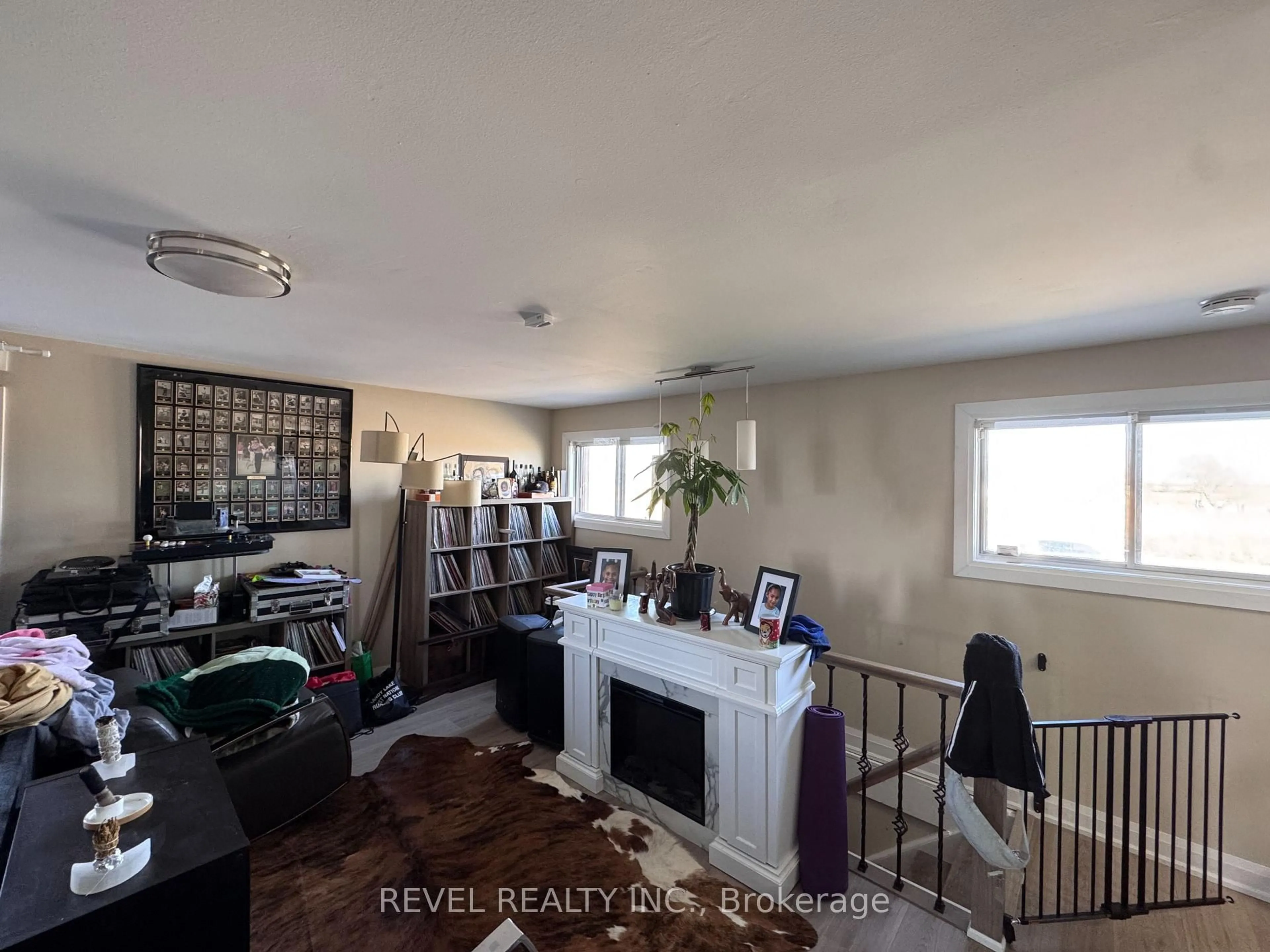 A pic of a room for 804 Green Mountain Rd, Hamilton Ontario L8J 3A8