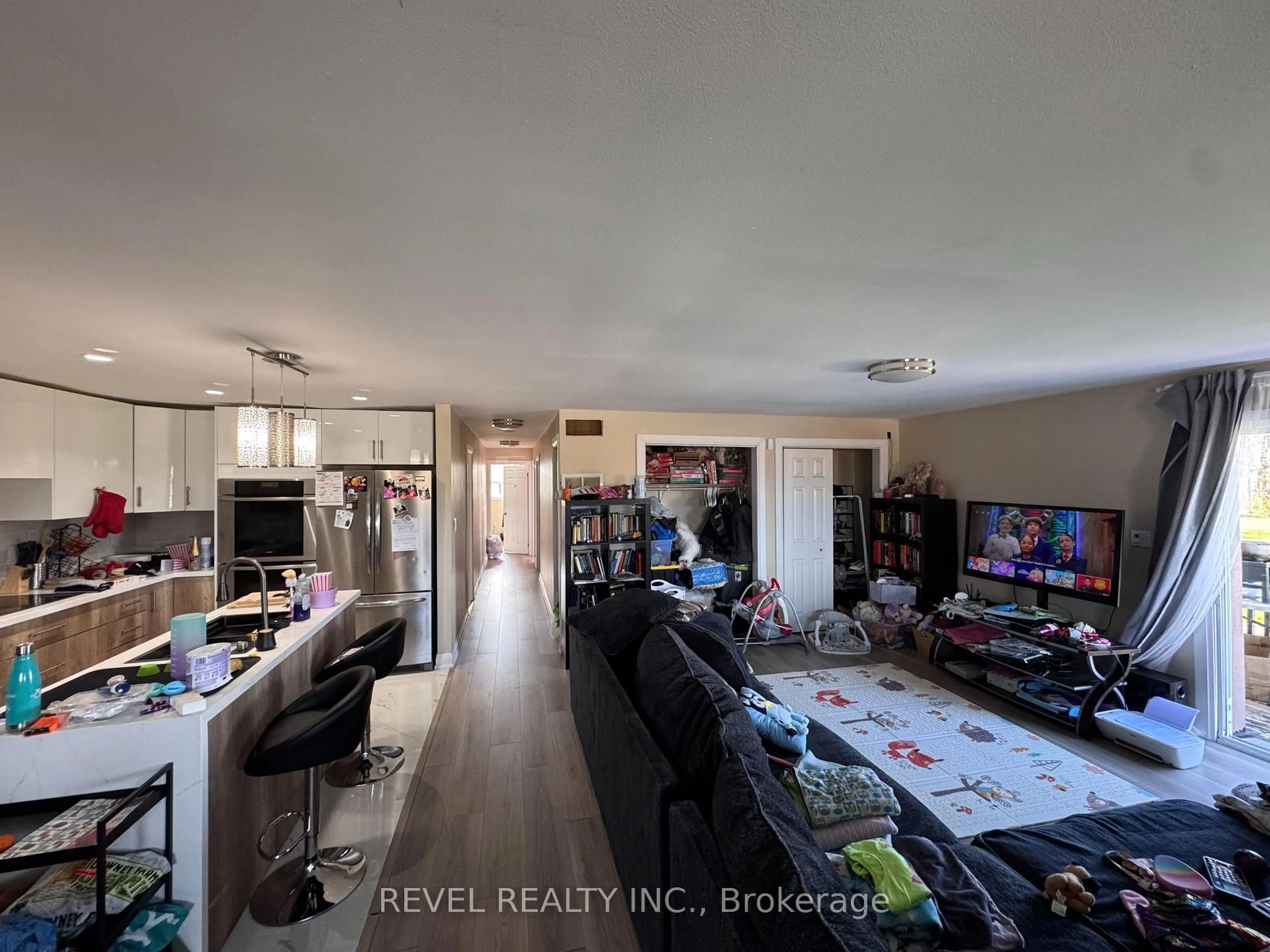 A pic of a room for 804 Green Mountain Rd, Hamilton Ontario L8J 3A8