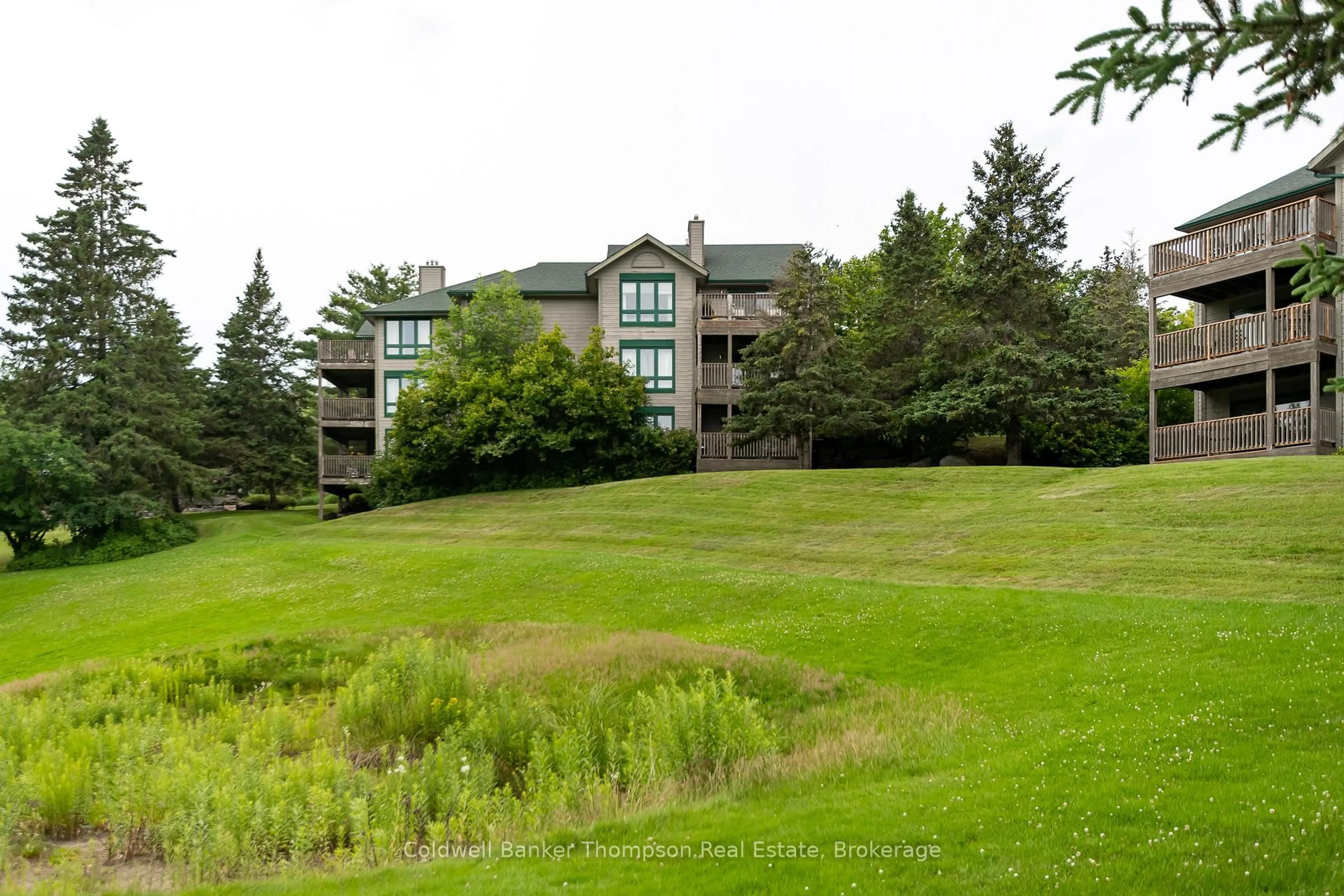 Patio, unknown for 34 Deerhurst Greens Rd #301, Huntsville Ontario P1H 1A9