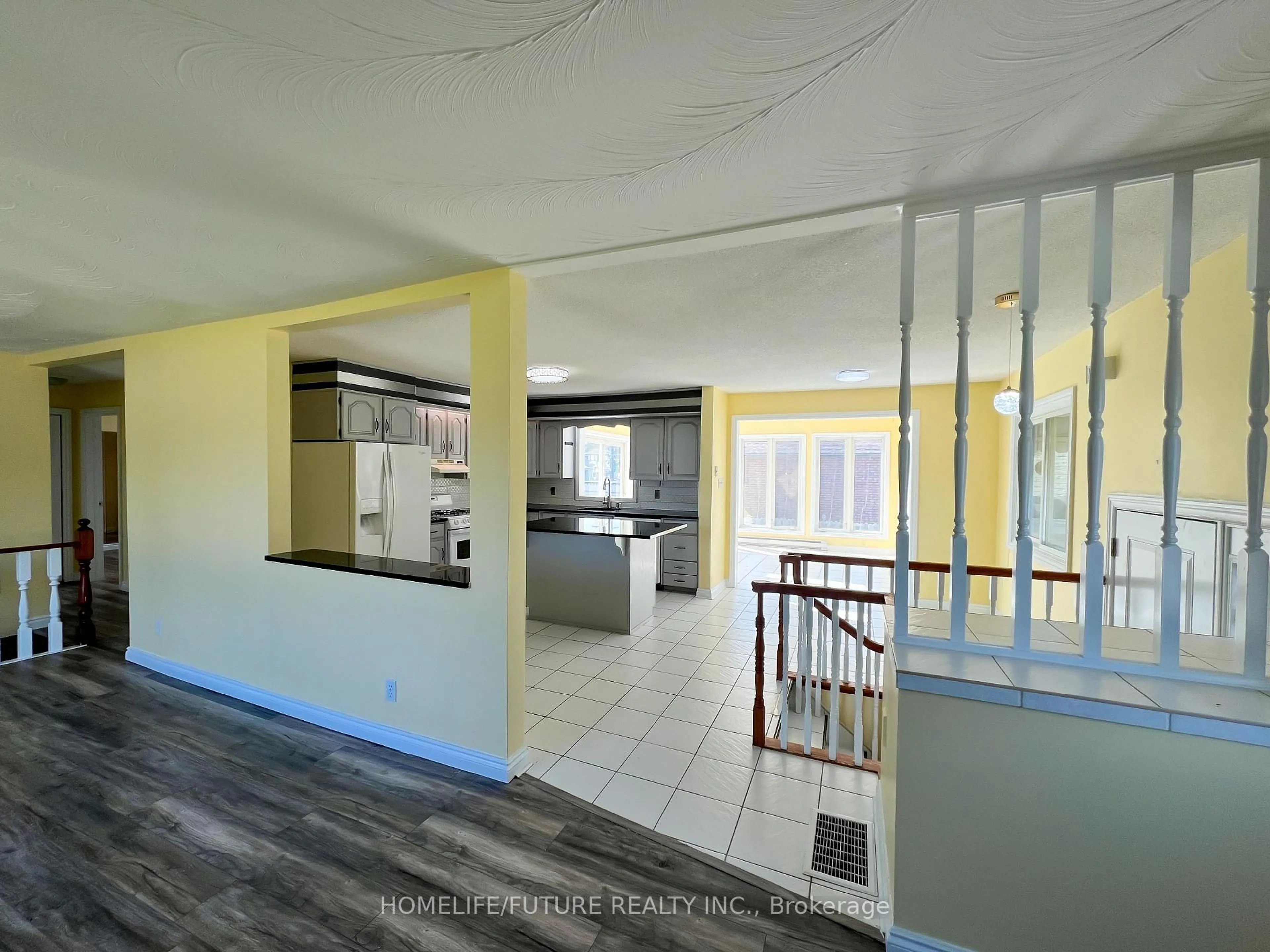 Indoor foyer for 14 Latchford St, Belleville Ontario K1K 1K0