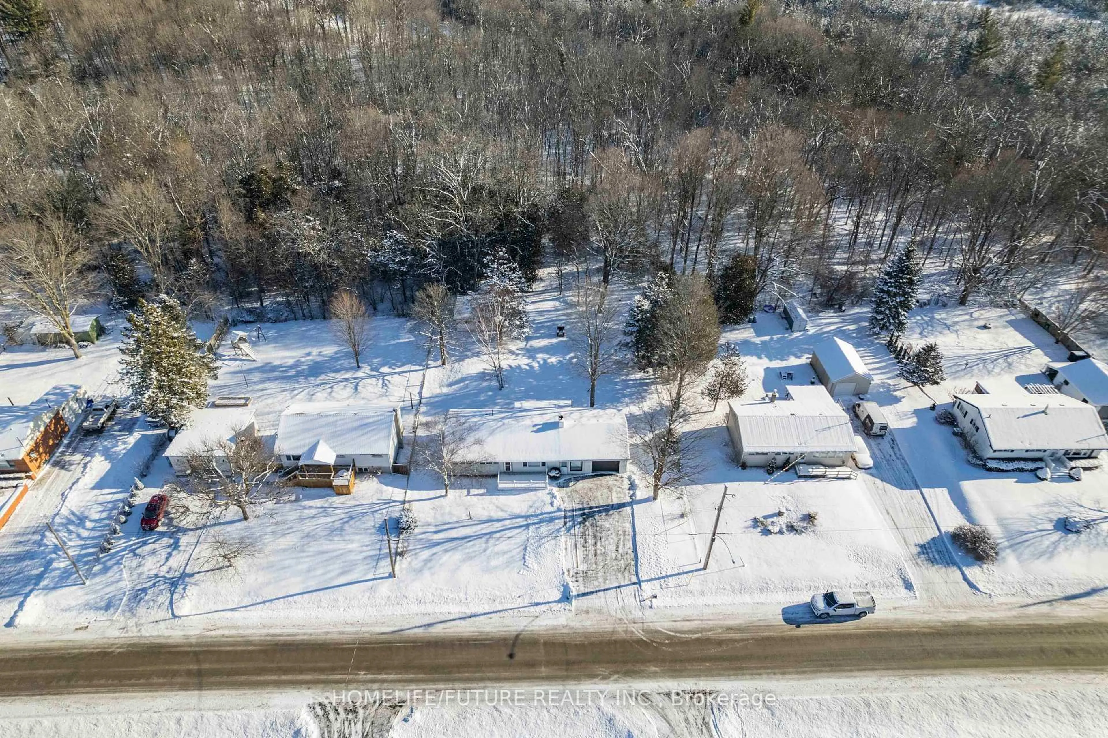 A pic from outside/outdoor area/front of a property/back of a property/a pic from drone, unknown for 85 Peterson St, Trenton Ontario K8V 5P8