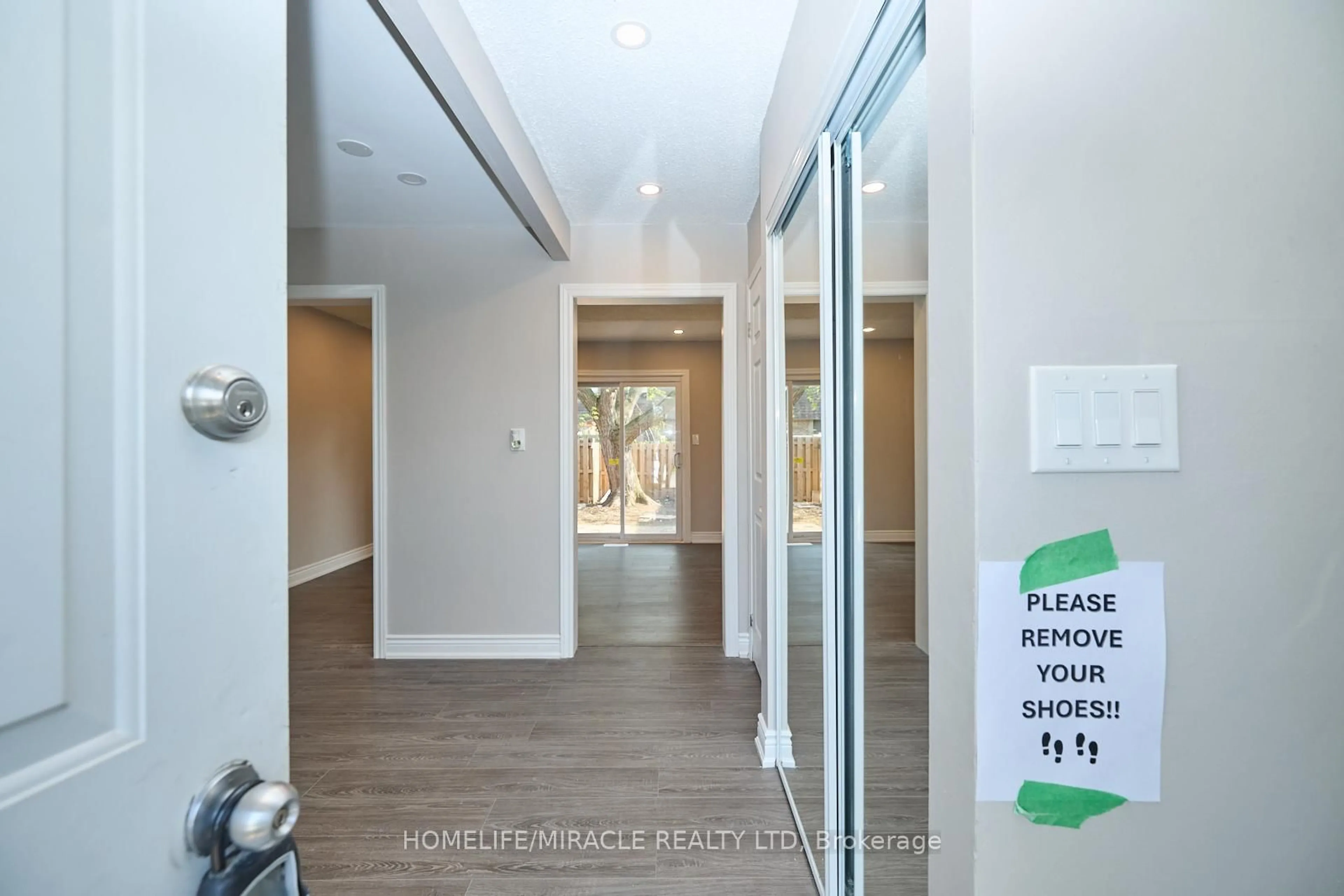 Indoor foyer for 131 Rockwood Ave #56, St. Catharines Ontario L2P 3K4