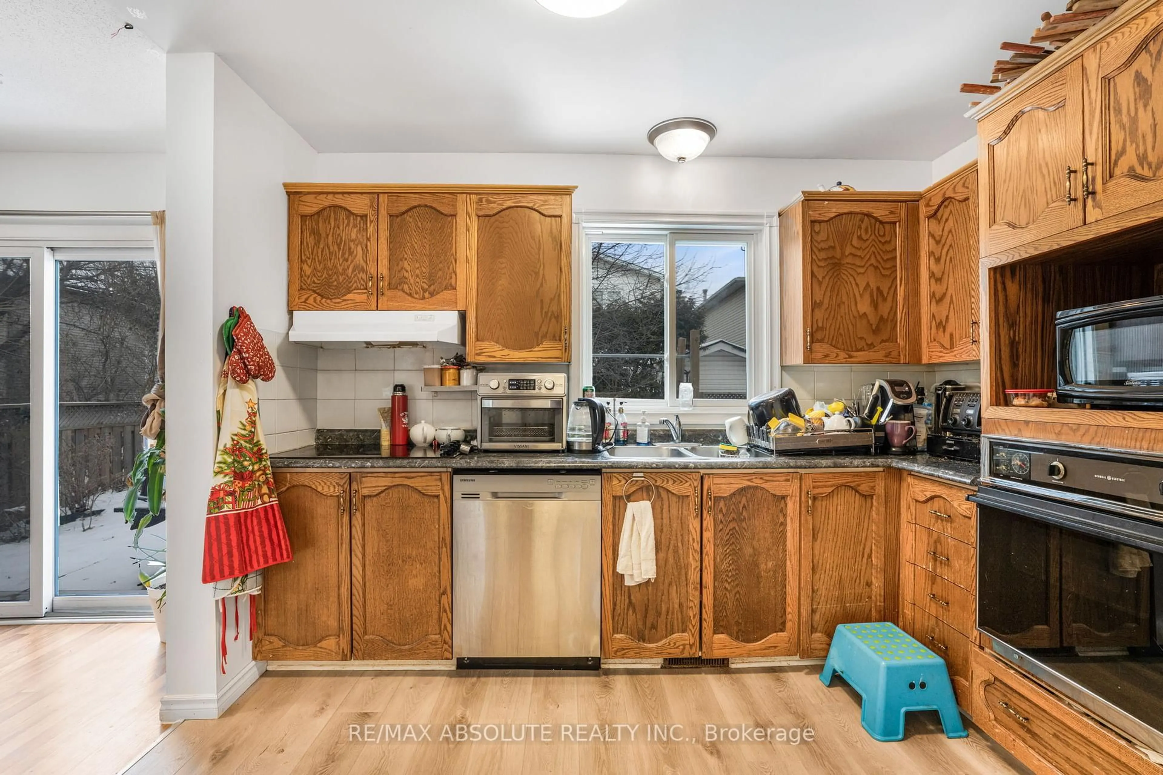 Standard kitchen, unknown for 677 Mathieu Way, Ottawa Ontario K4A 2R6