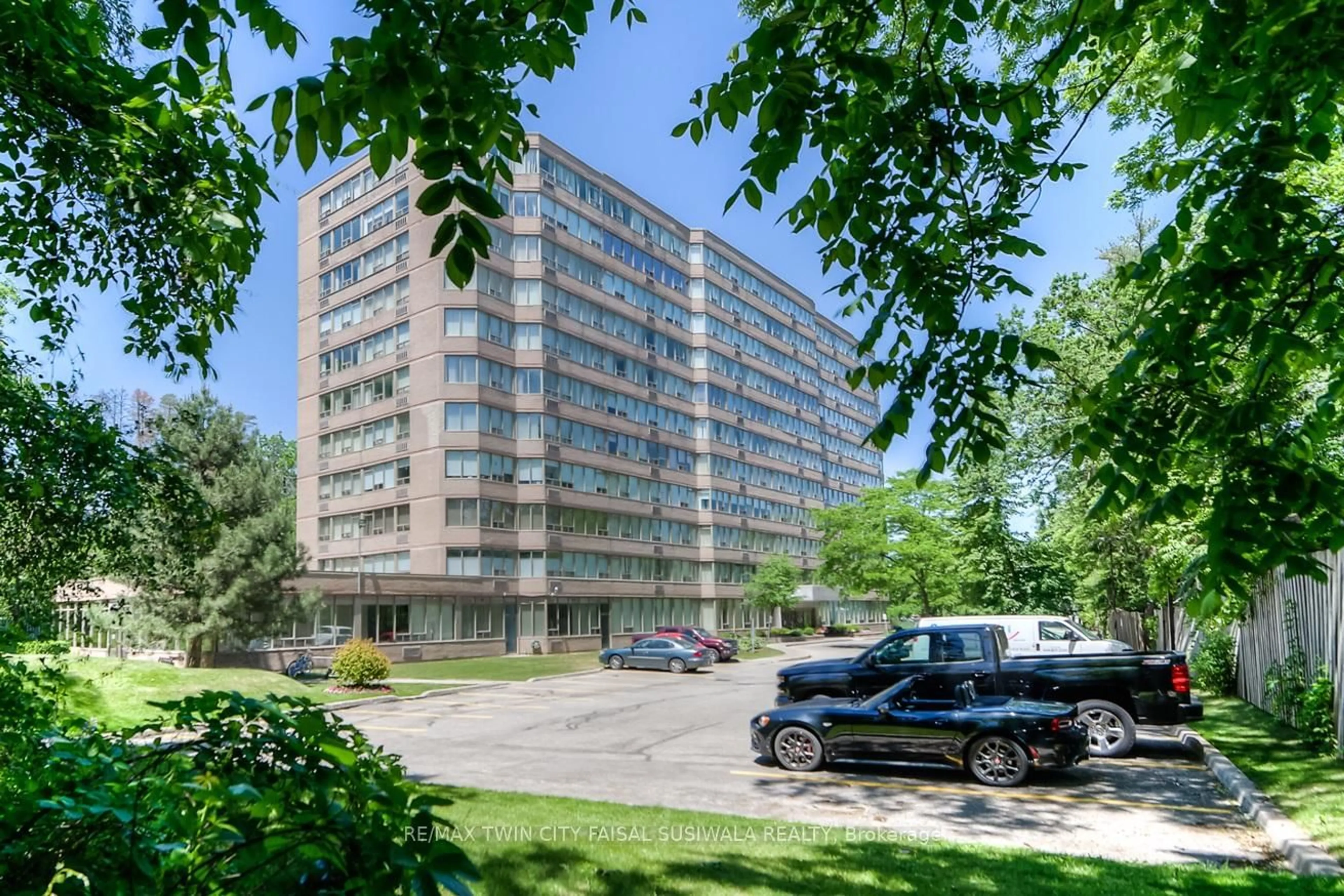 Unknown for 3227 King St #108, Kitchener Ontario N2A 3Z9