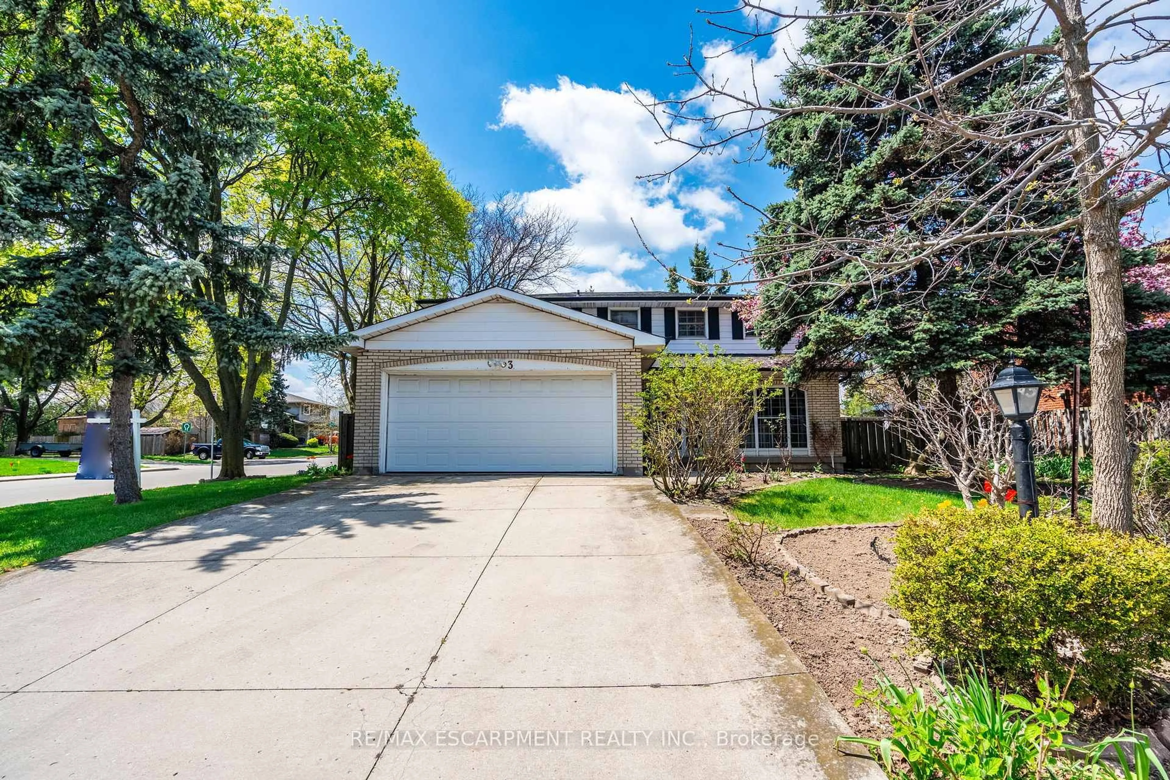 Home with vinyl exterior material, street for 3 SAN PAULO Dr, Hamilton Ontario L9C 6R6