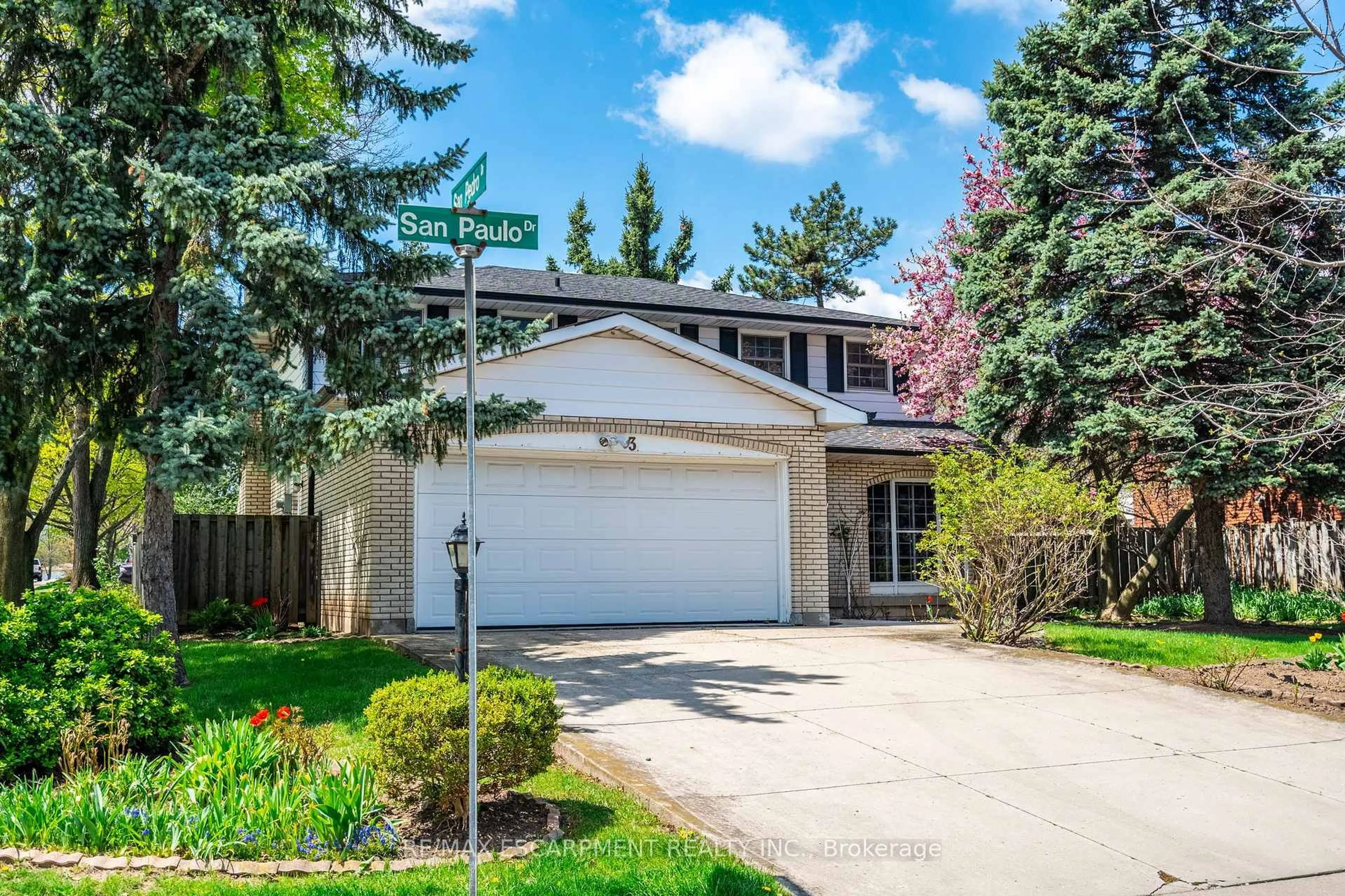Home with vinyl exterior material, street for 3 SAN PAULO Dr, Hamilton Ontario L9C 6R6