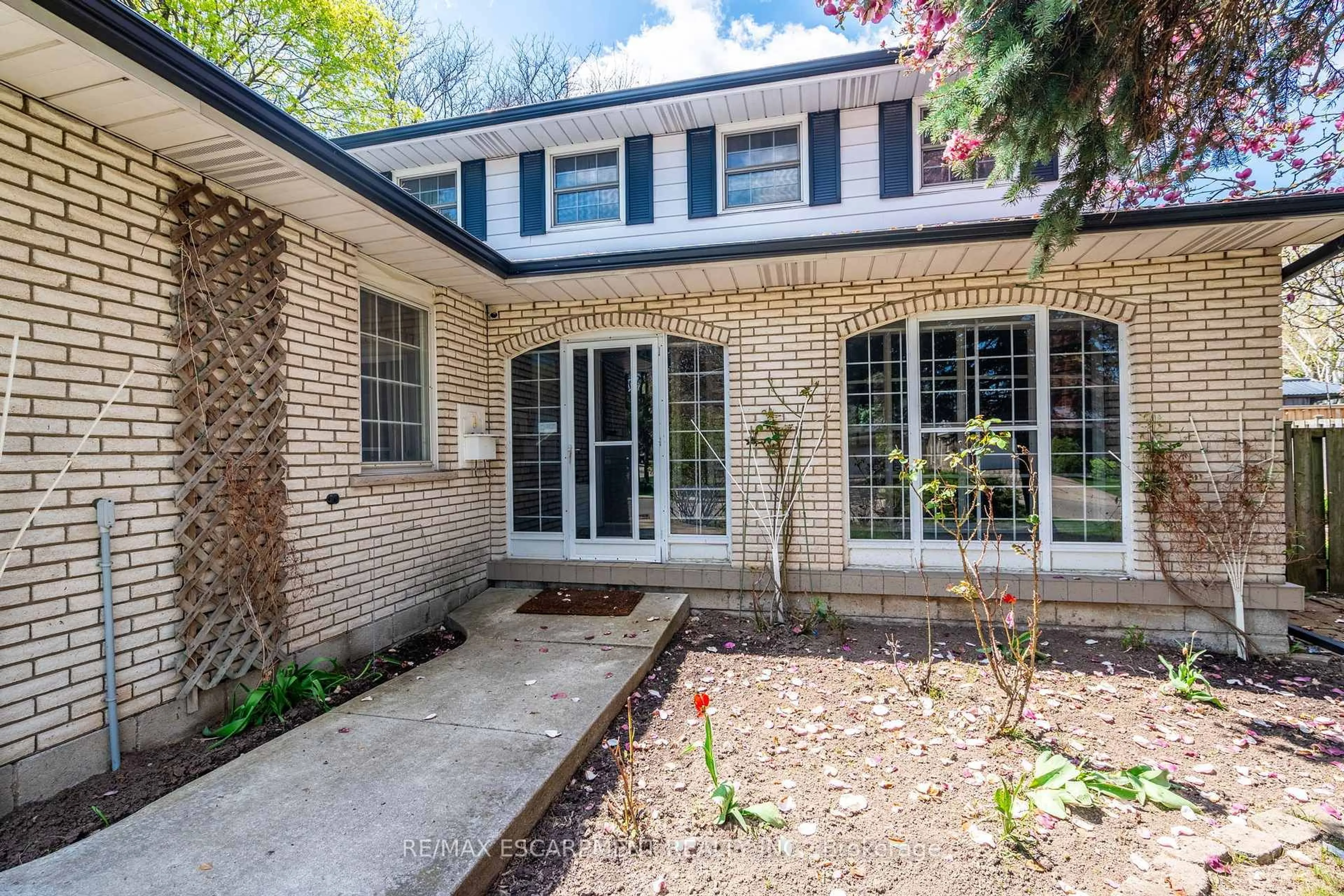 Home with brick exterior material, street for 3 SAN PAULO Dr, Hamilton Ontario L9C 6R6