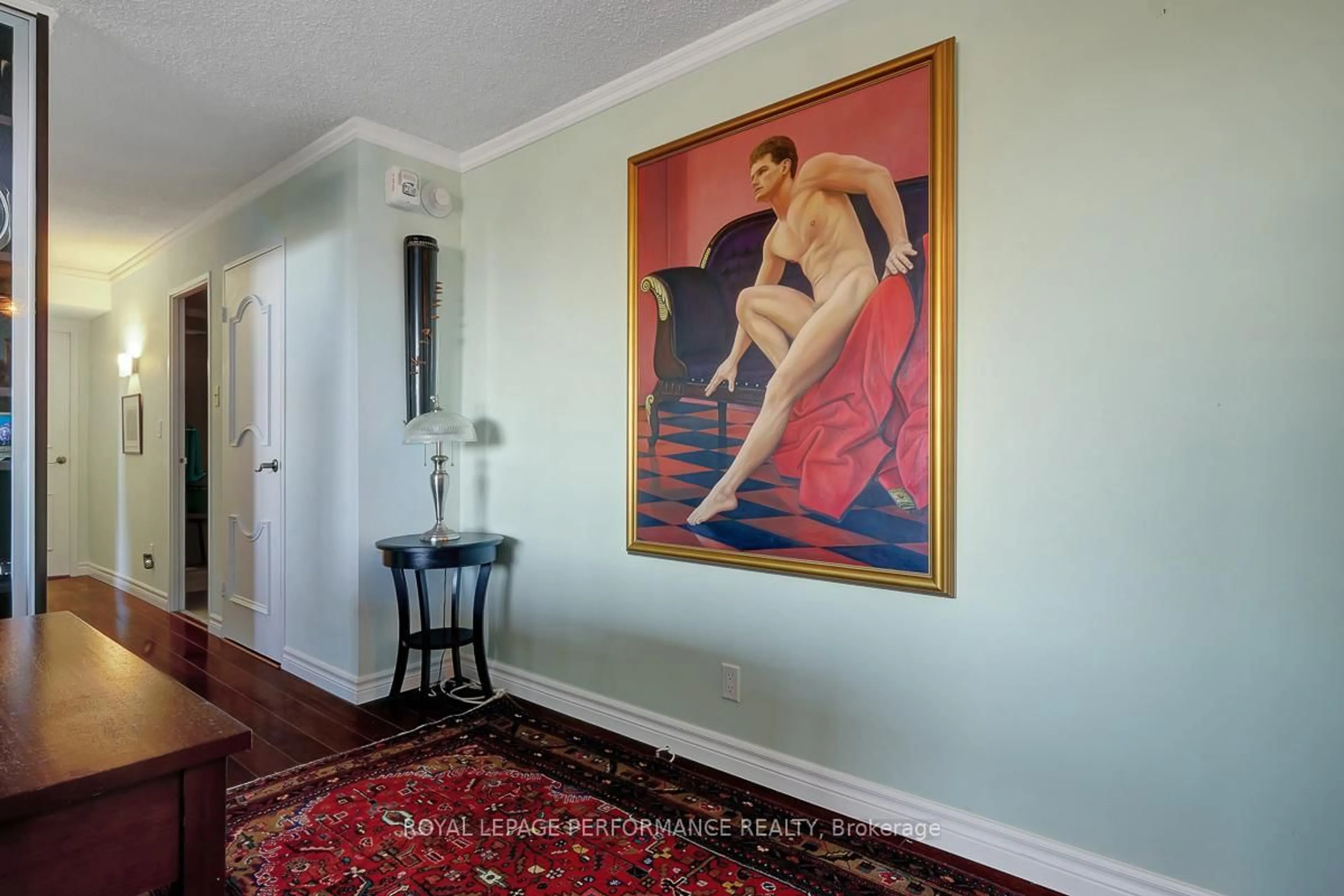 Indoor foyer for 2625 Regina St #2105, Ottawa Ontario K2B 5W8