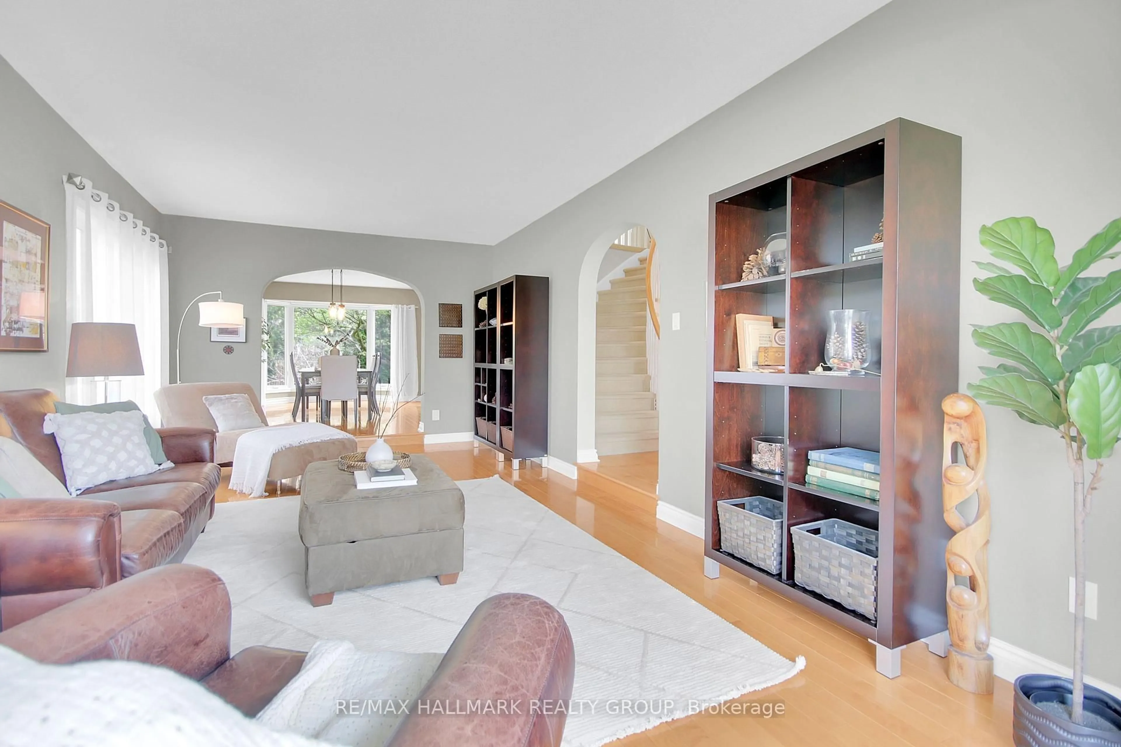 Living room with furniture, unknown for 20 Arbuckle Cres, Ottawa Ontario K2G 5H1