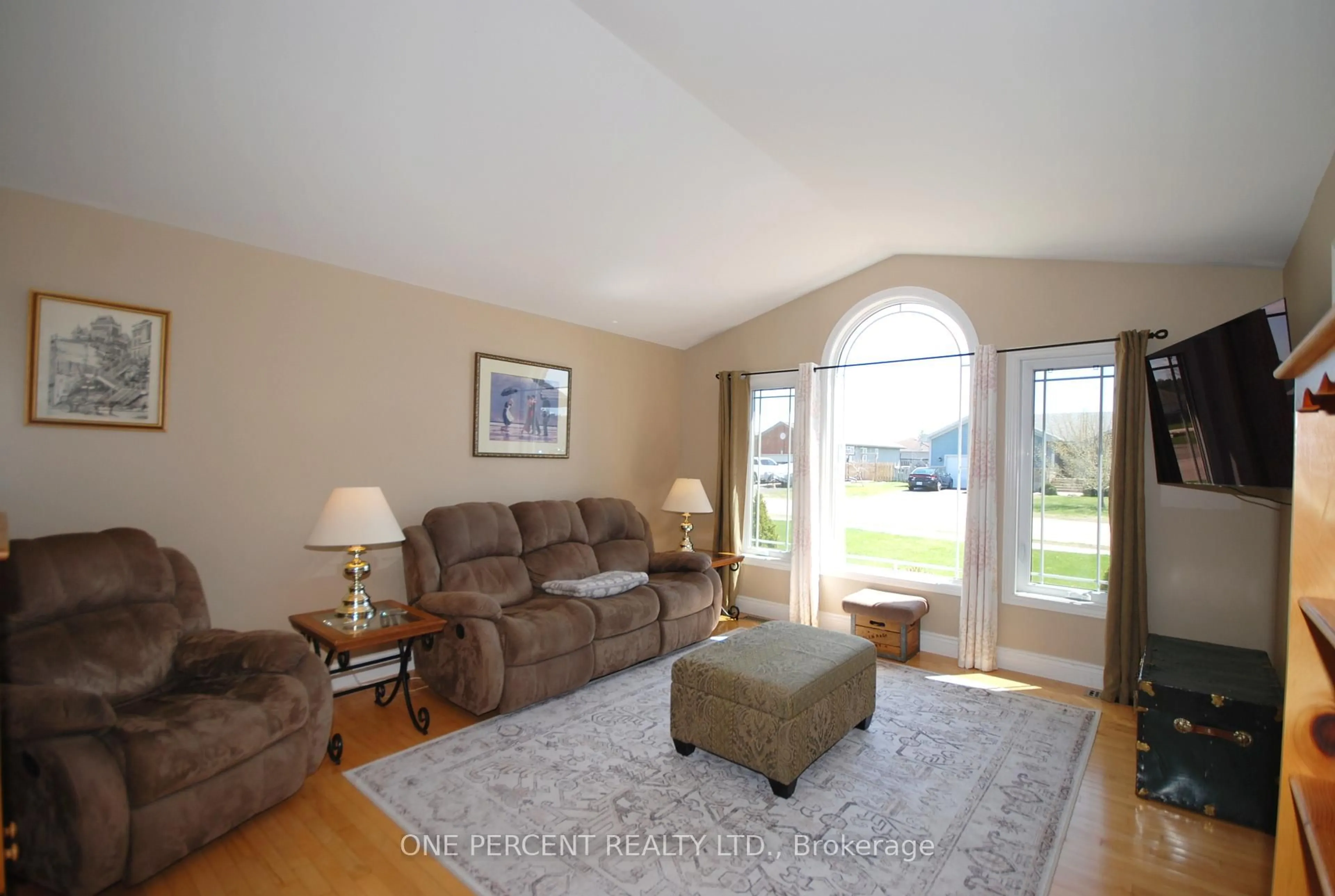 Living room with furniture, unknown for 1042 limestone Tr, Petawawa Ontario K8H 2W8