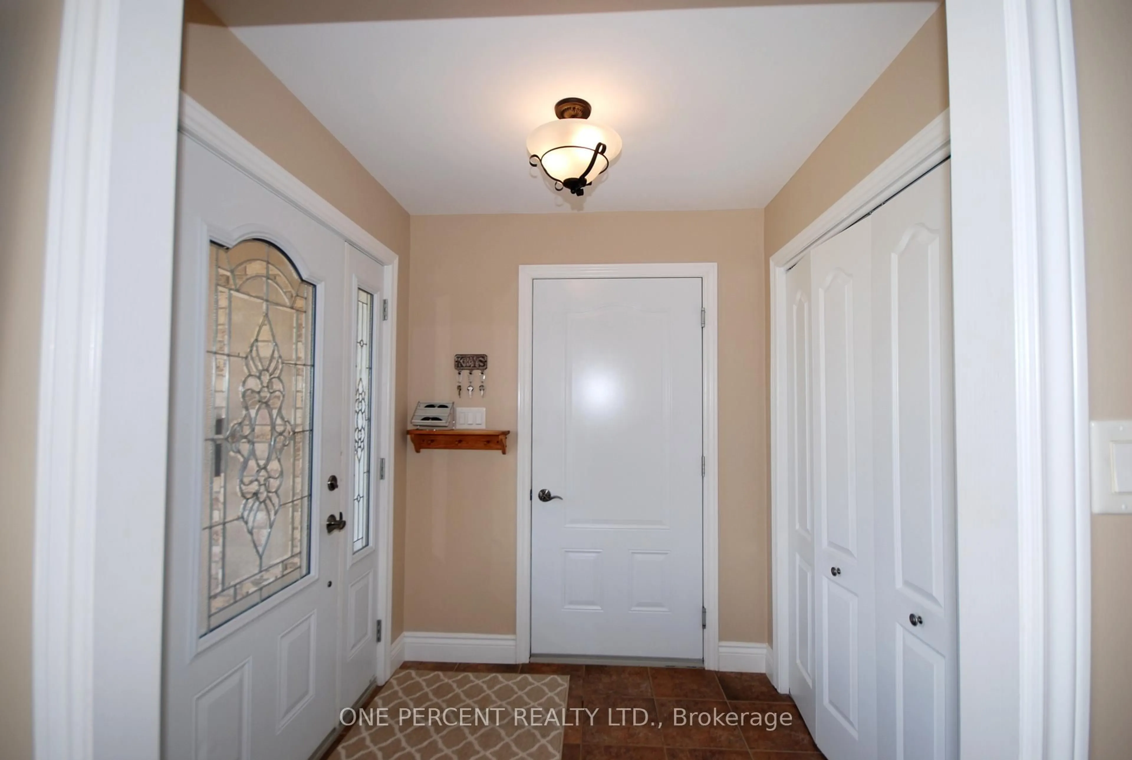 Indoor entryway for 1042 limestone Tr, Petawawa Ontario K8H 2W8