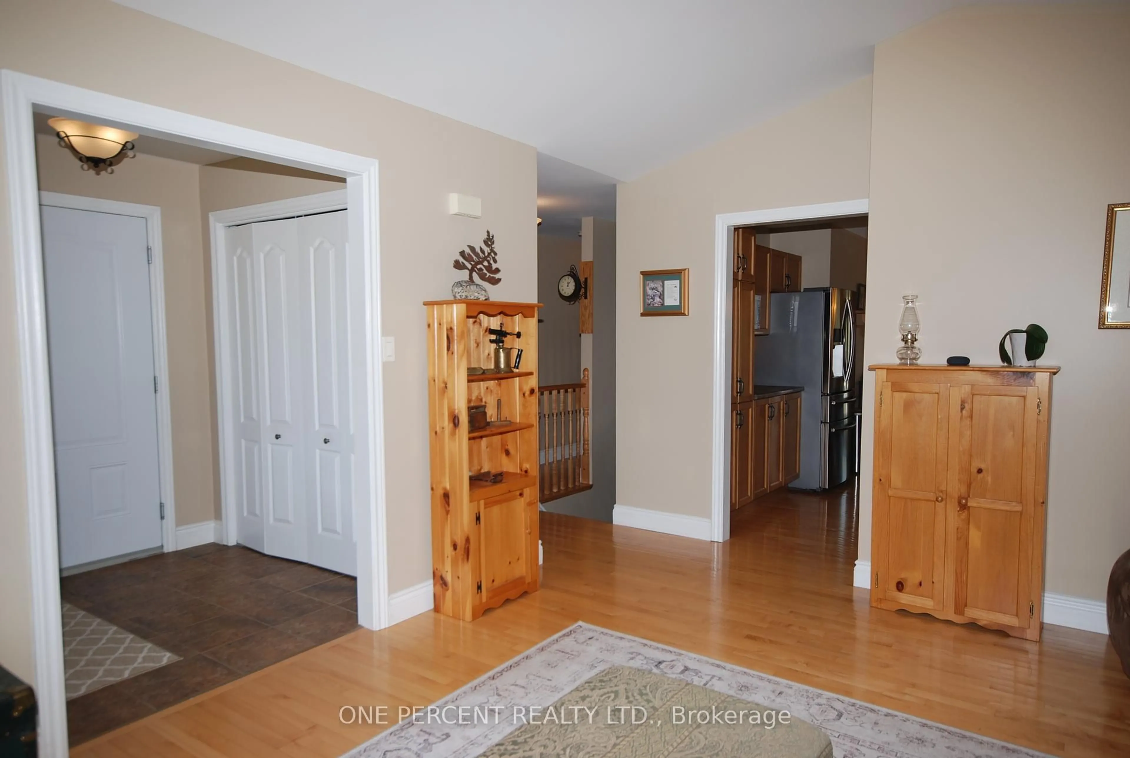 Indoor entryway for 1042 limestone Tr, Petawawa Ontario K8H 2W8
