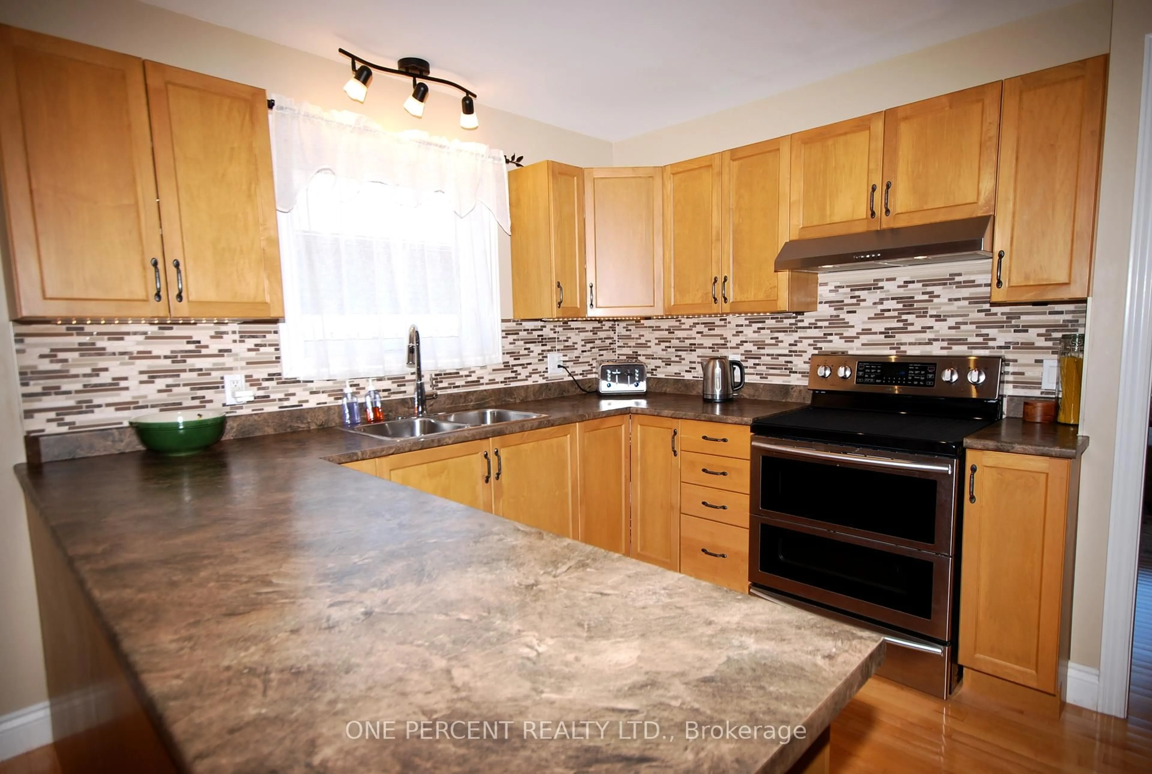 Standard kitchen, unknown for 1042 limestone Tr, Petawawa Ontario K8H 2W8