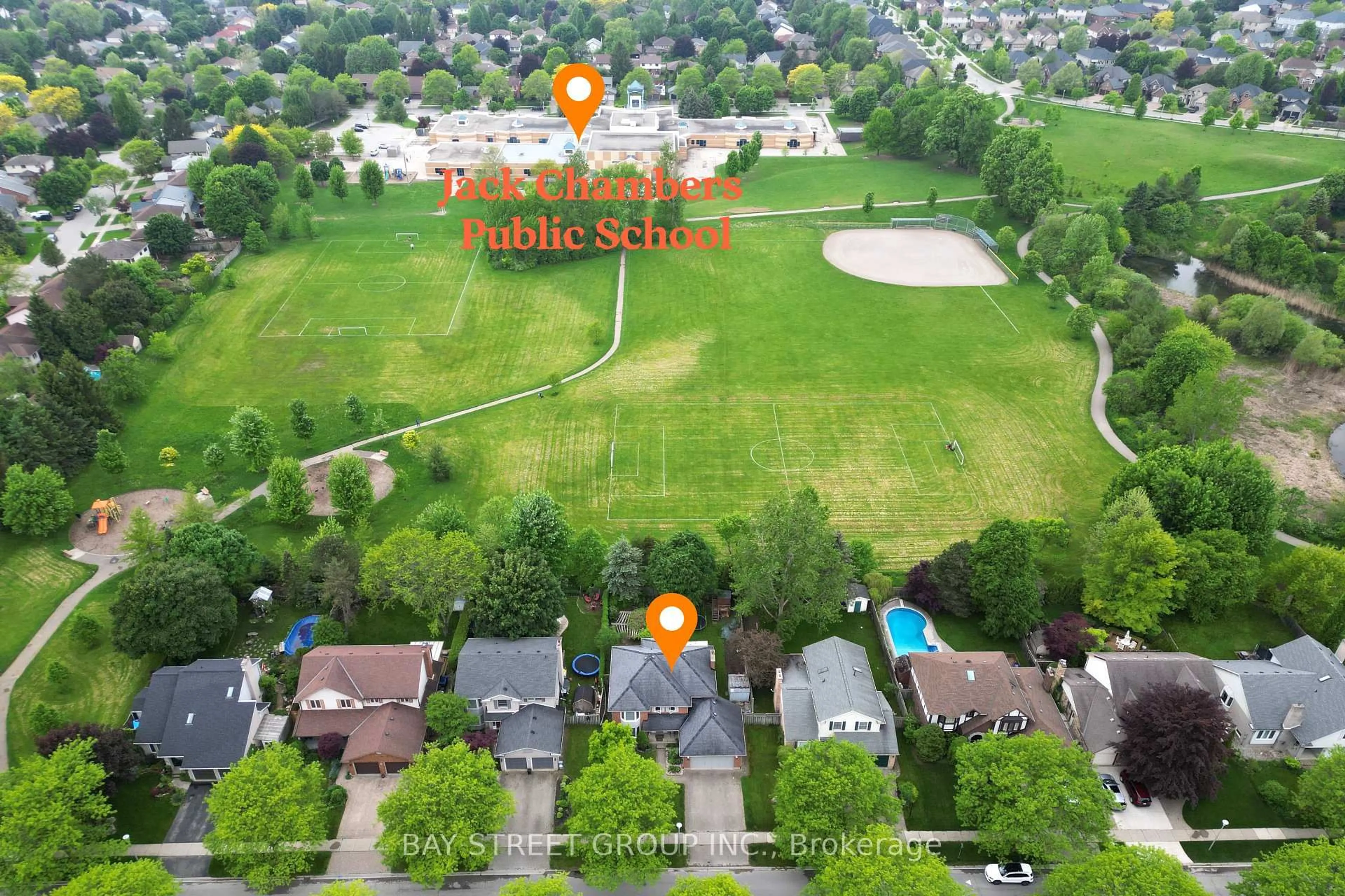 A pic from outside/outdoor area/front of a property/back of a property/a pic from drone, unknown for 33 Repton Ave, London North Ontario N5X 3G3