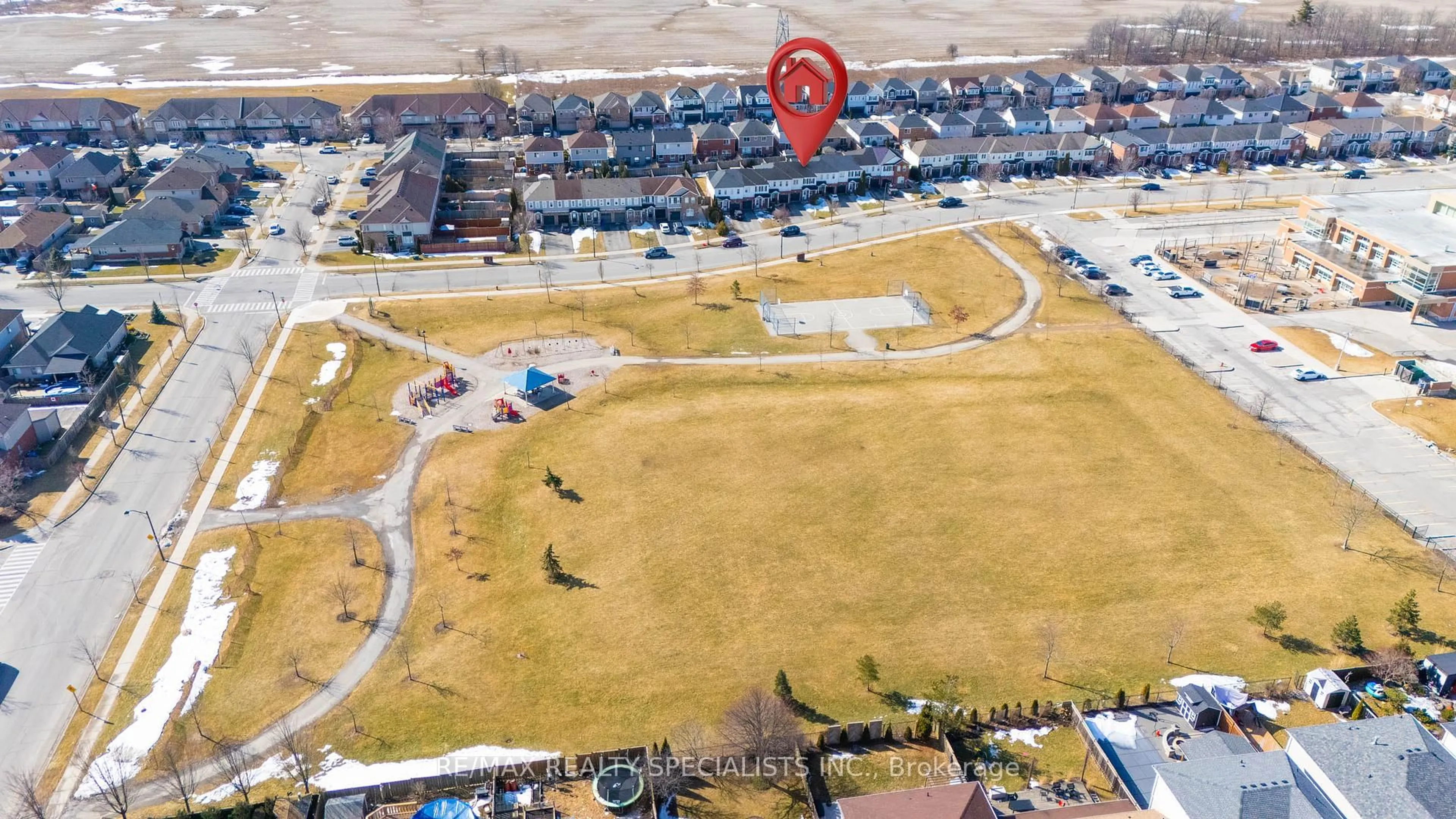 A pic from outside/outdoor area/front of a property/back of a property/a pic from drone, street for 157 Windwood Dr, Hamilton Ontario L0R 1C0