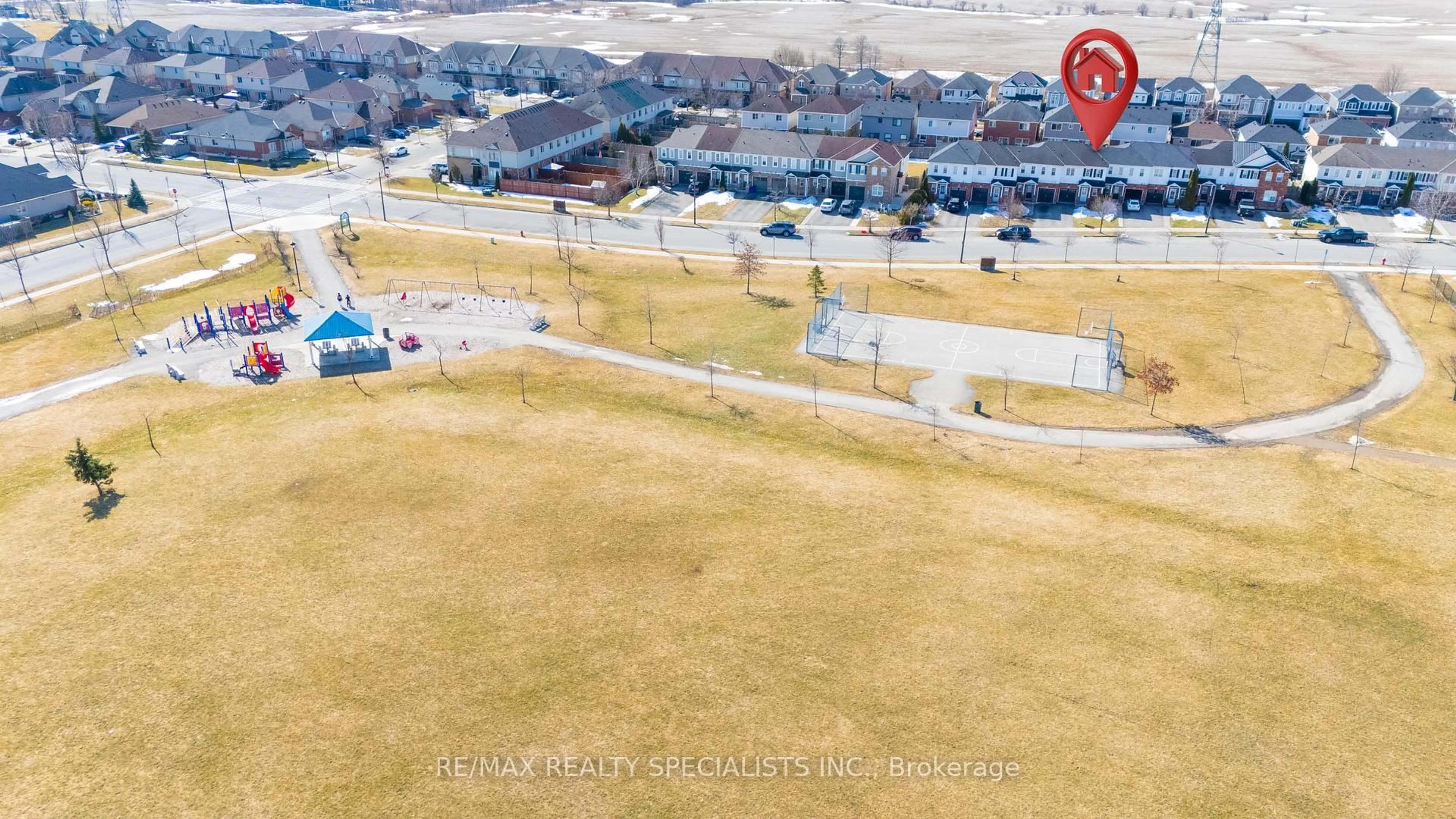A pic from outside/outdoor area/front of a property/back of a property/a pic from drone, mountain view for 157 Windwood Dr, Hamilton Ontario L0R 1C0